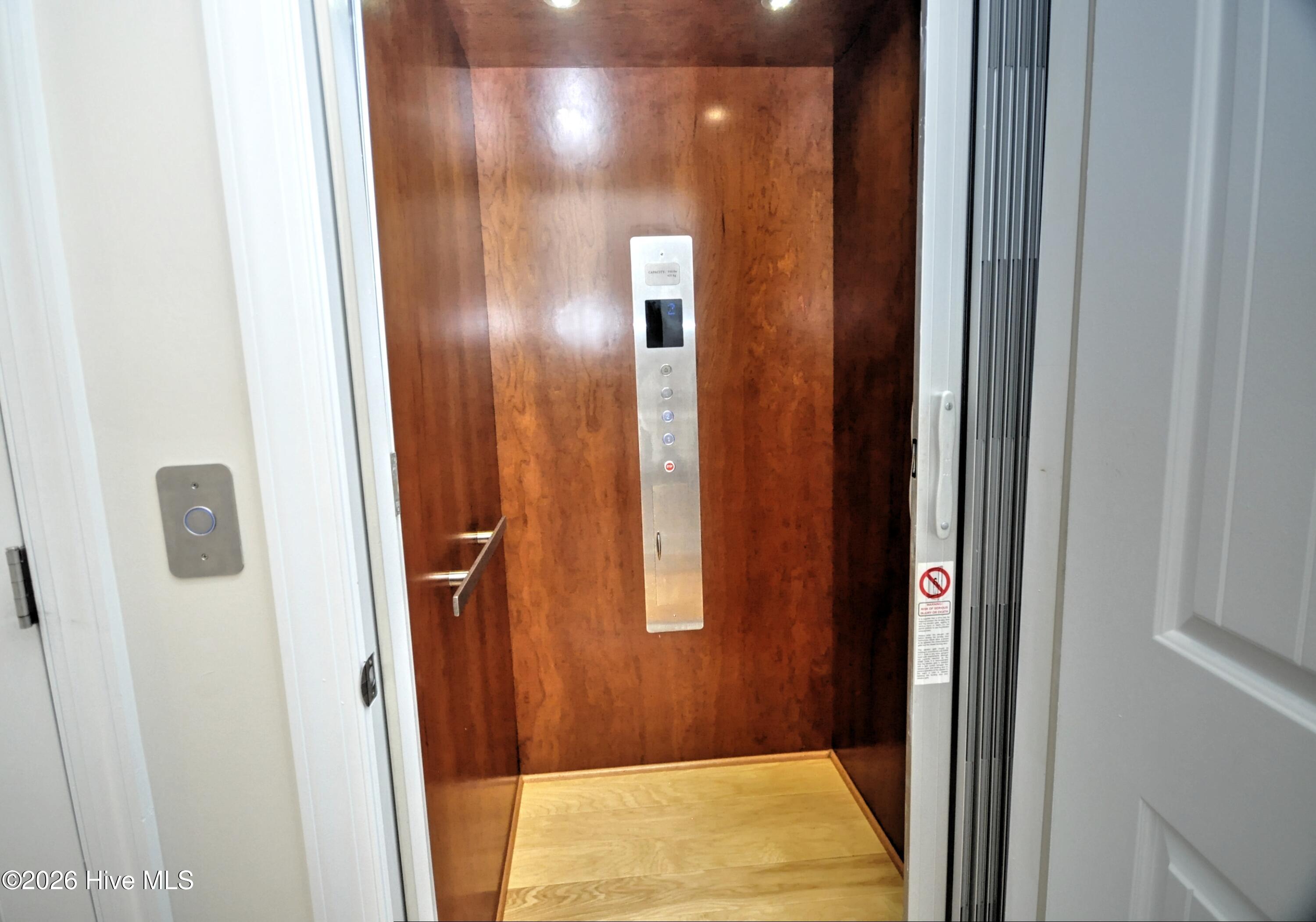 100558783 | Photo 28