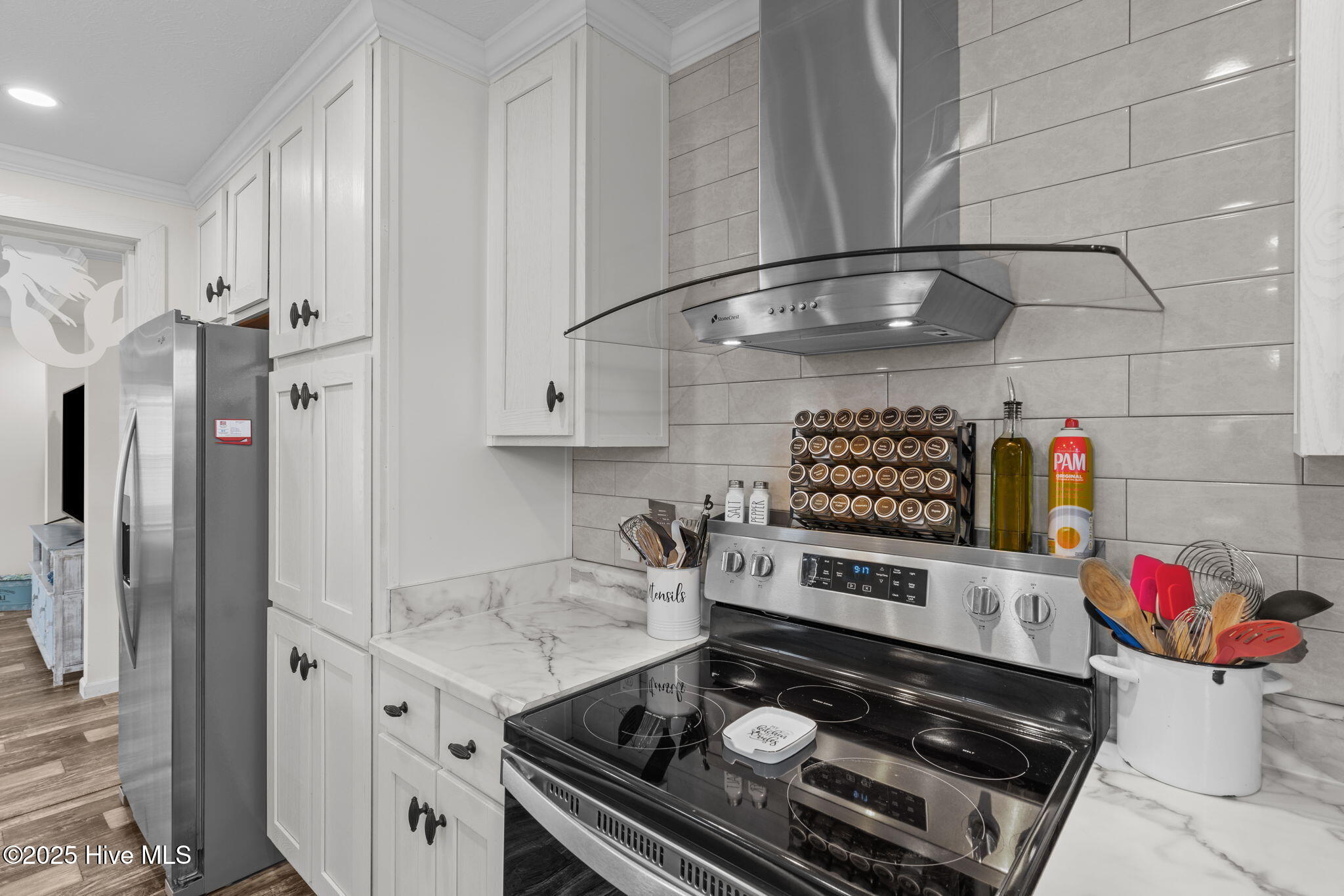 100530001 | Photo 11