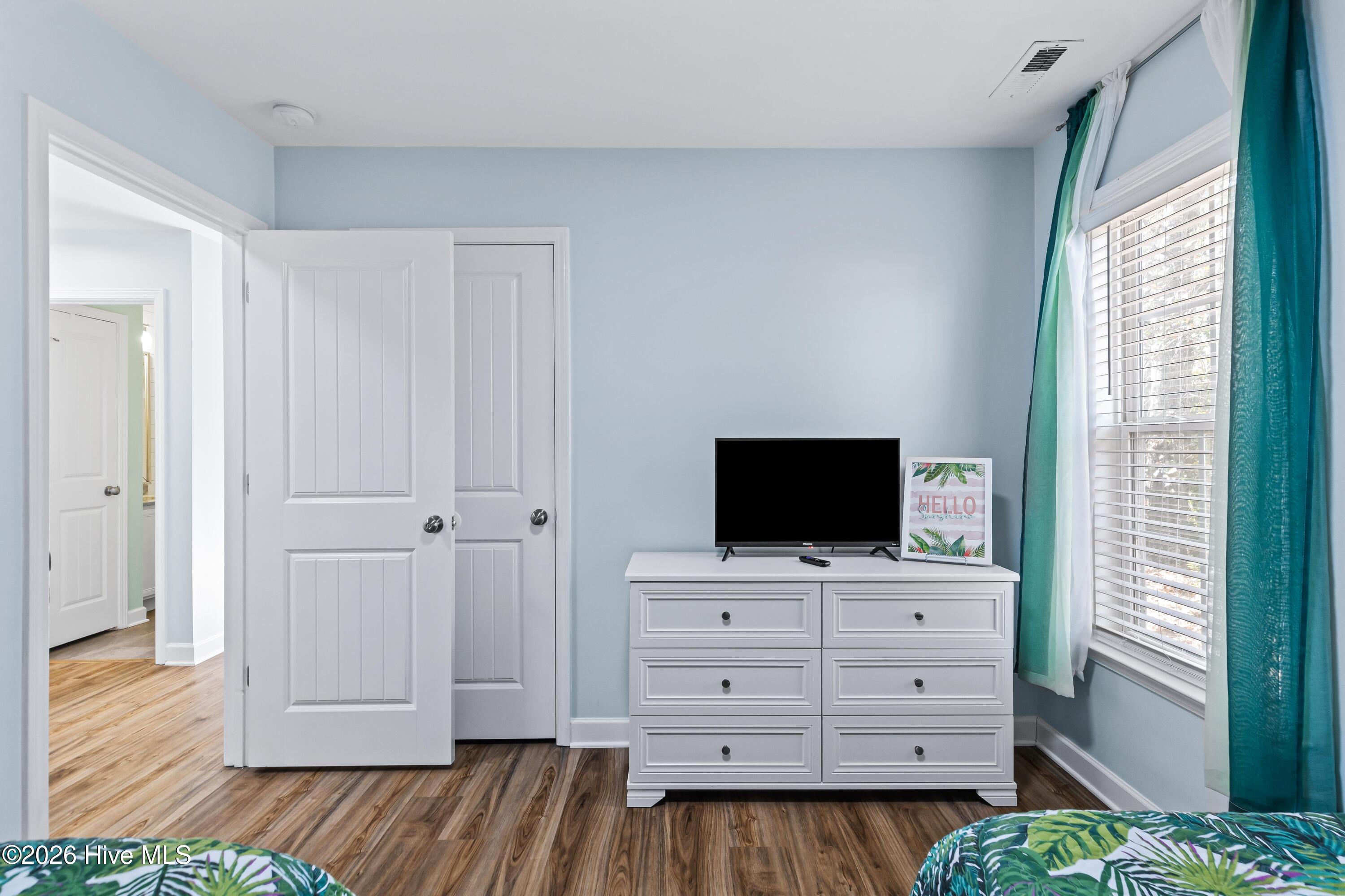 100549880 | Photo 16