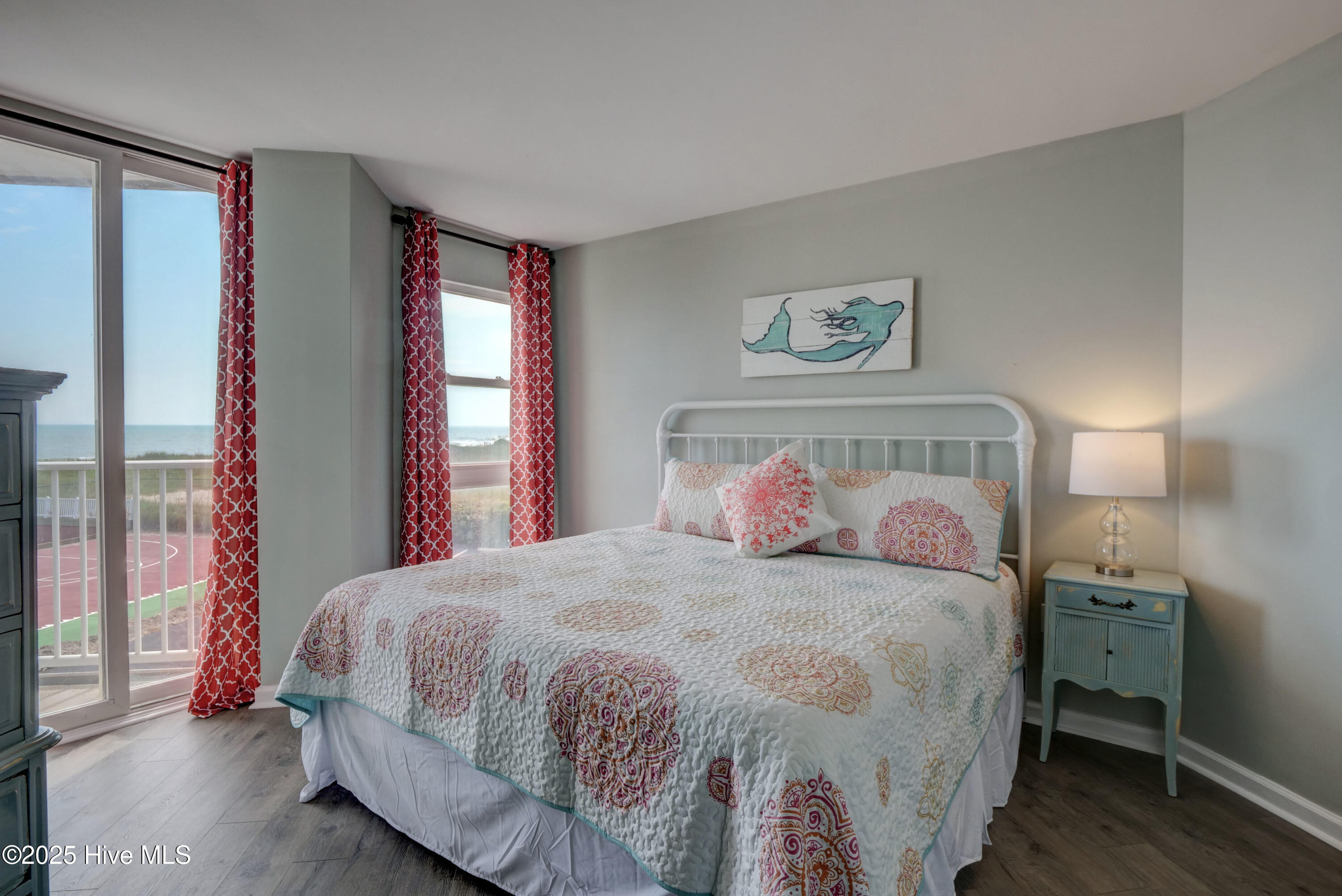 100519676 | Photo 13