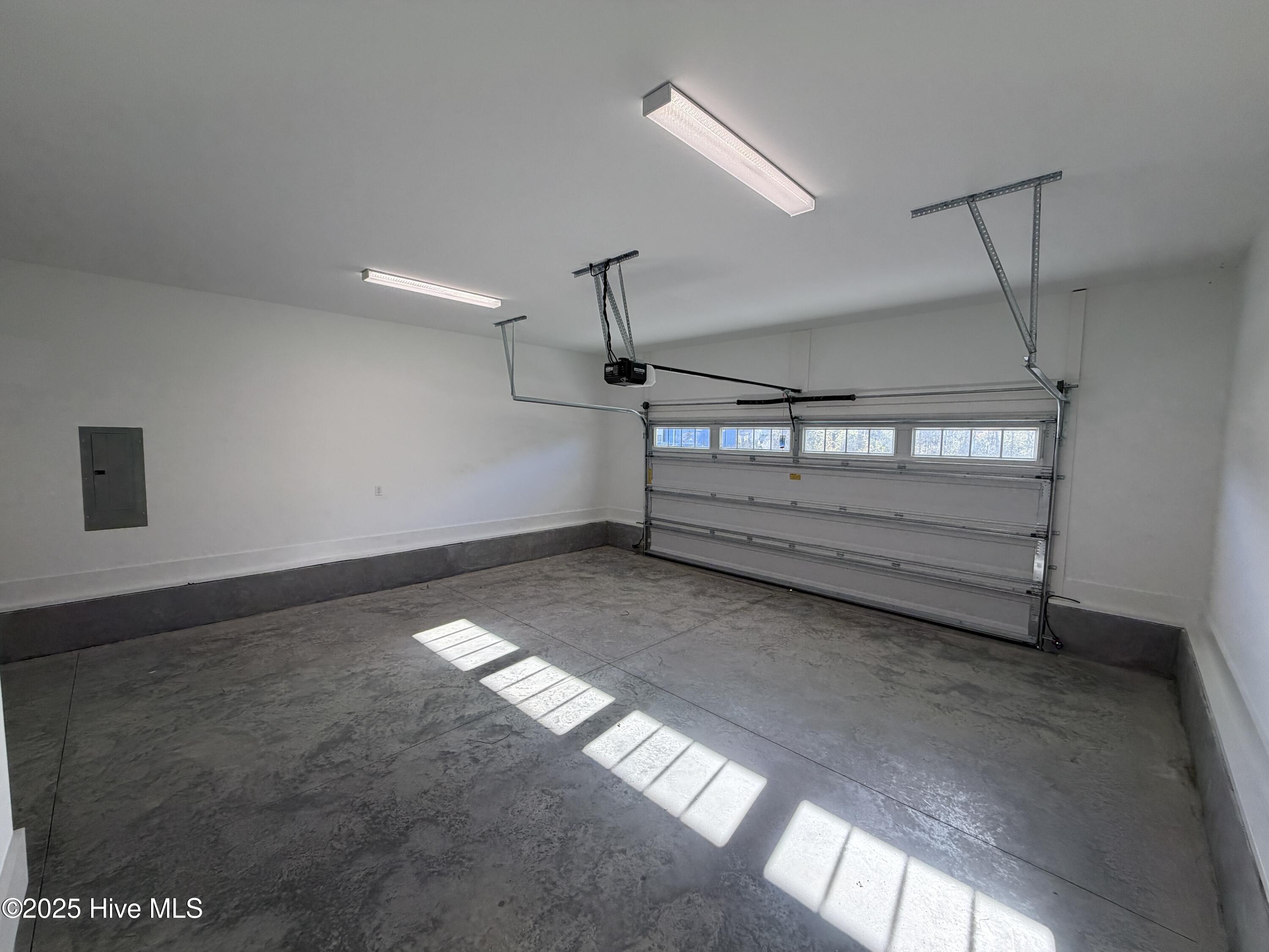 100518580 | Photo 33