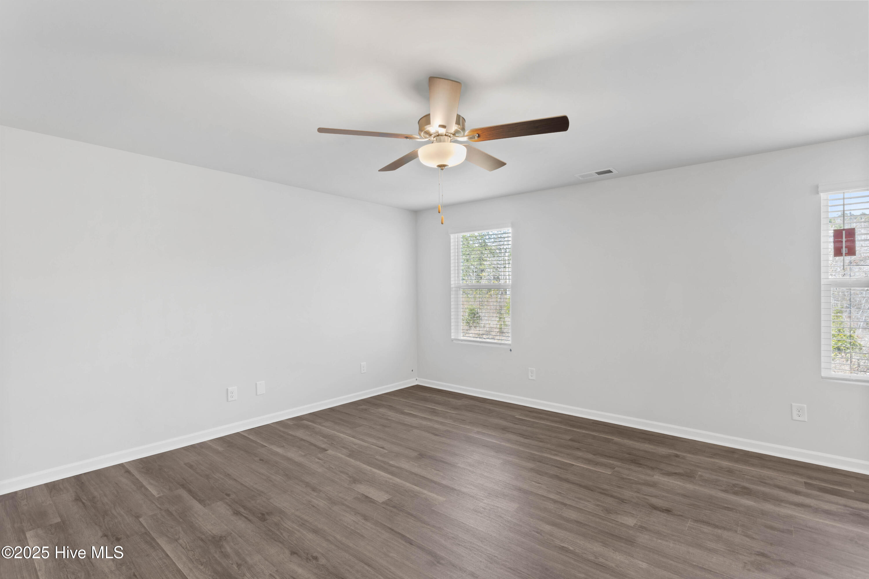 503 Sandy Hollow Drive, Jacksonville, NC 28540 – photo 10: Photo of Similar Home