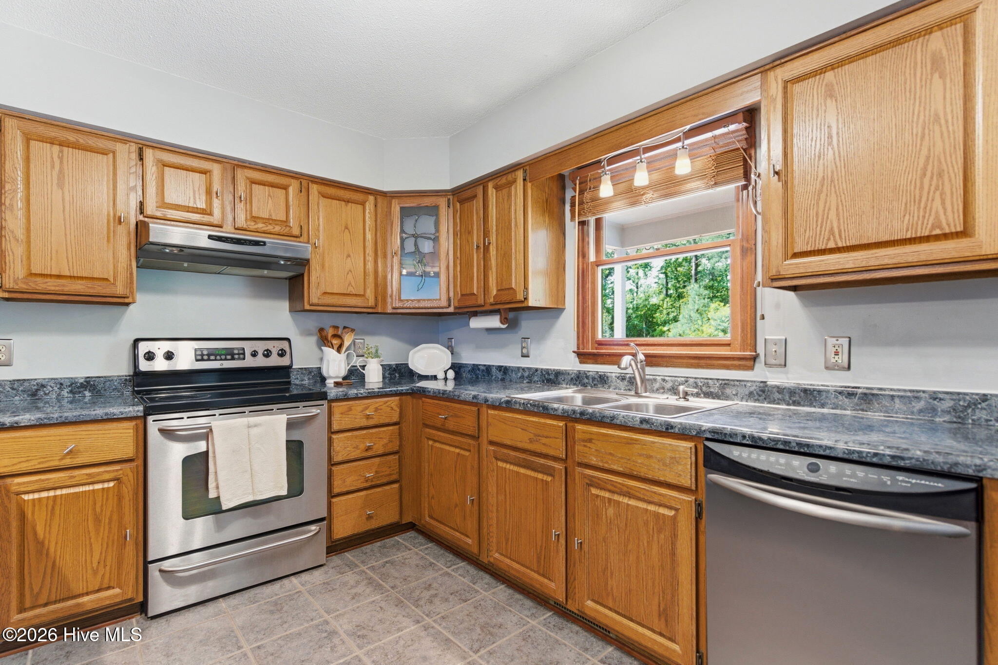 100569907 | Photo 18