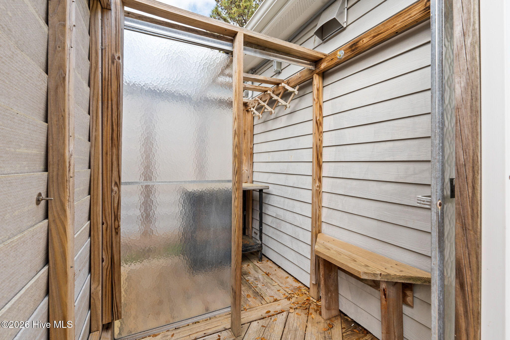 100564701 | Photo 40