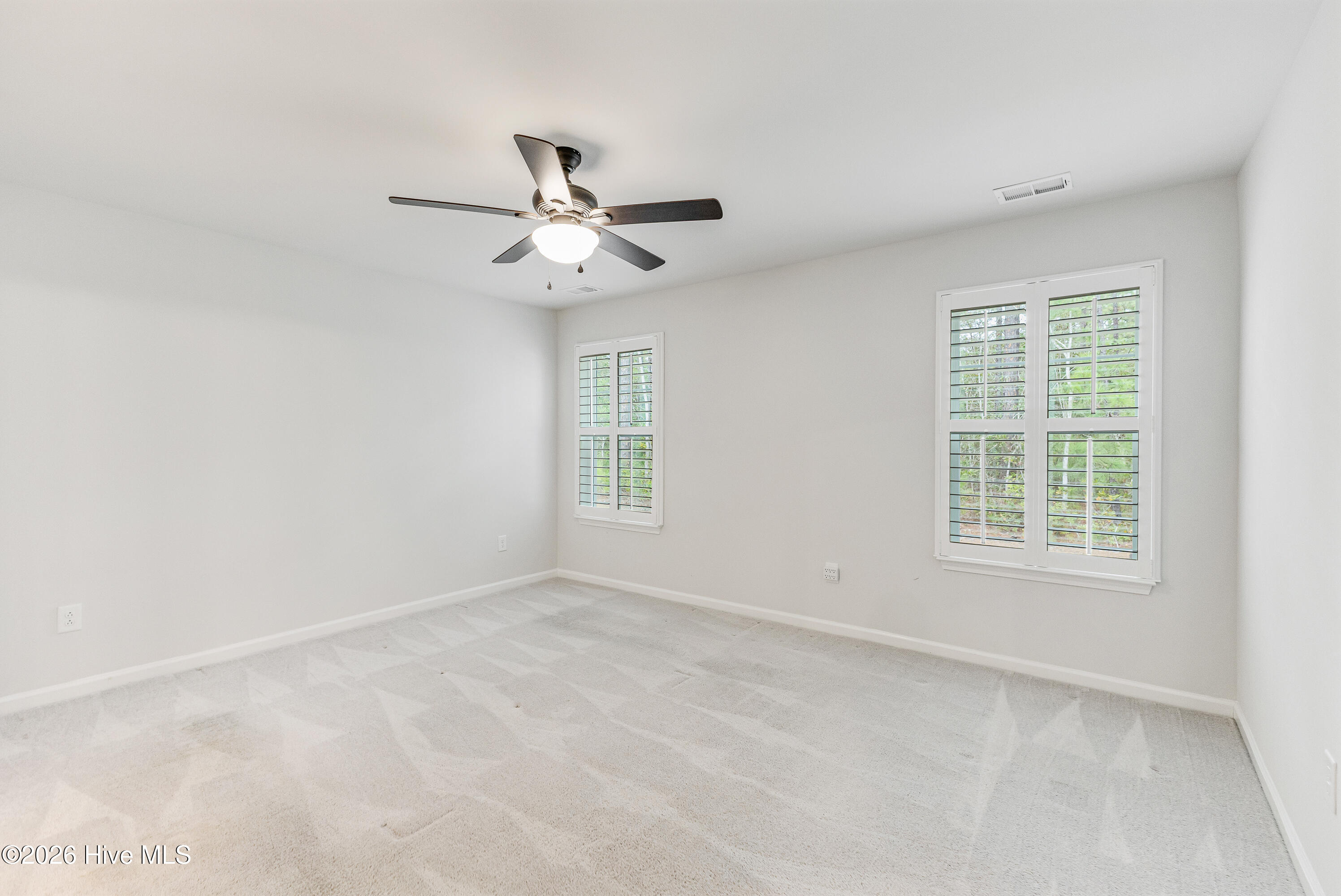 100561168 | Photo 15