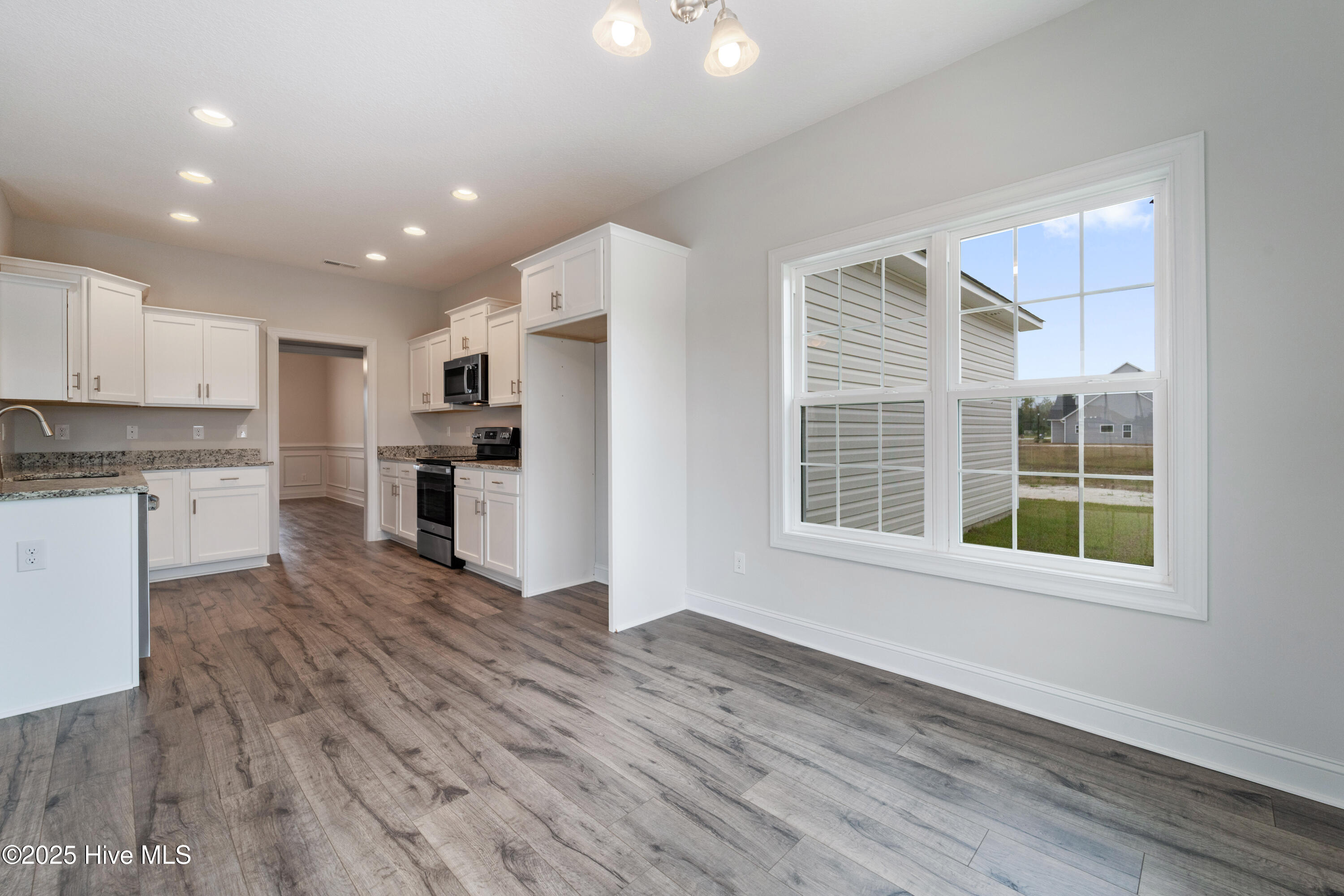 100508343 | Photo 13