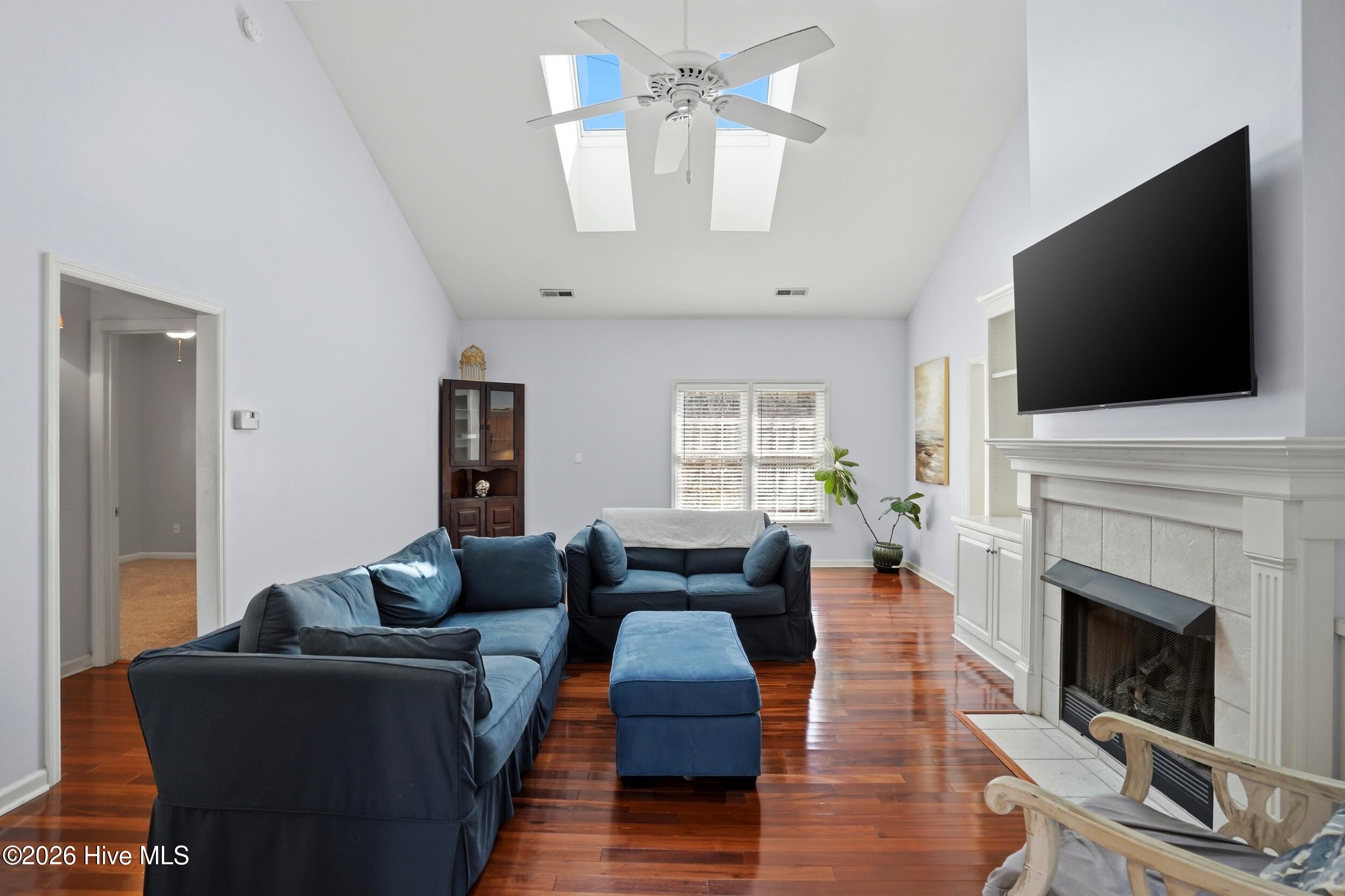 100556921 | Photo 11