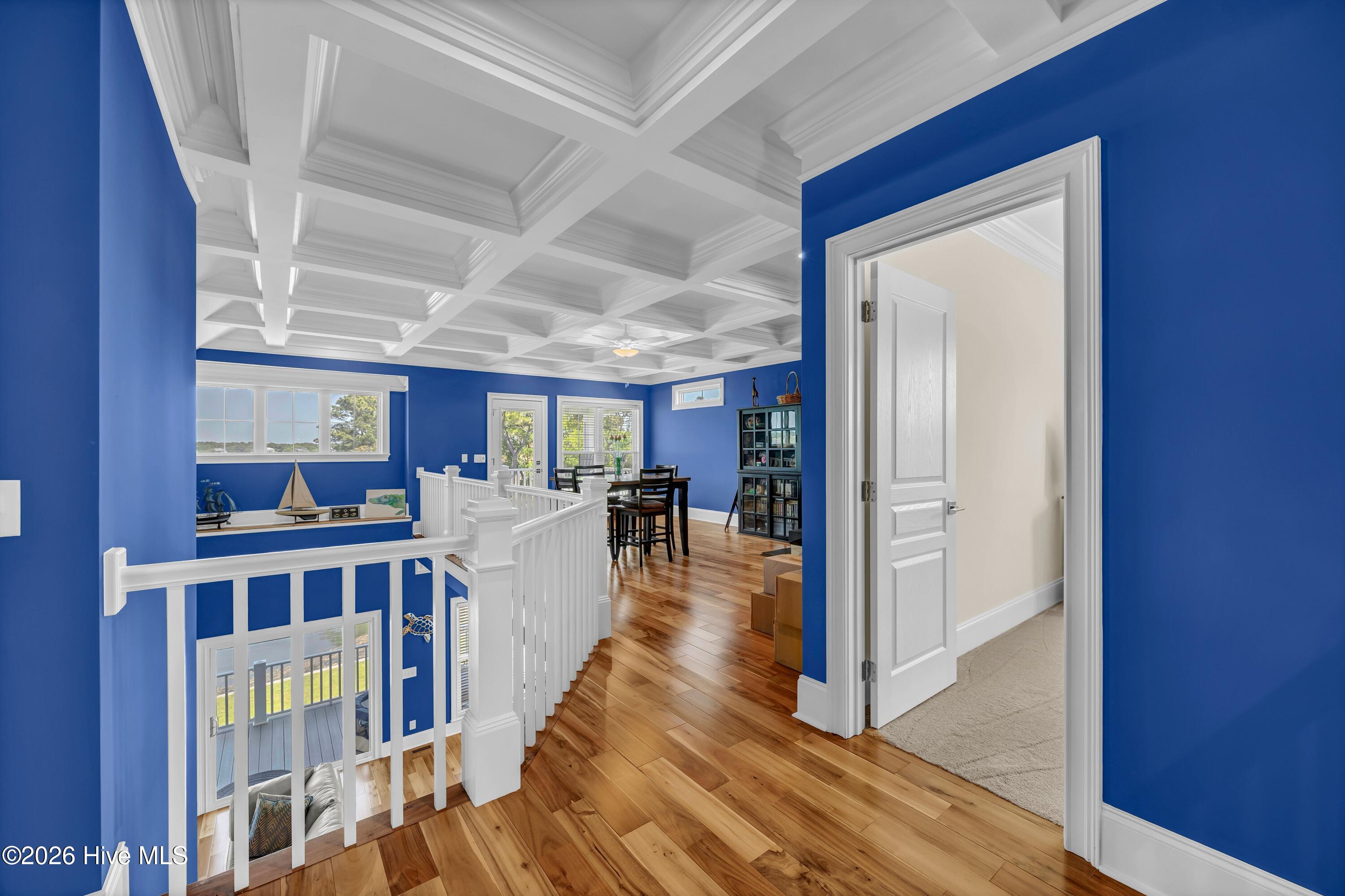 100569369 | Photo 42