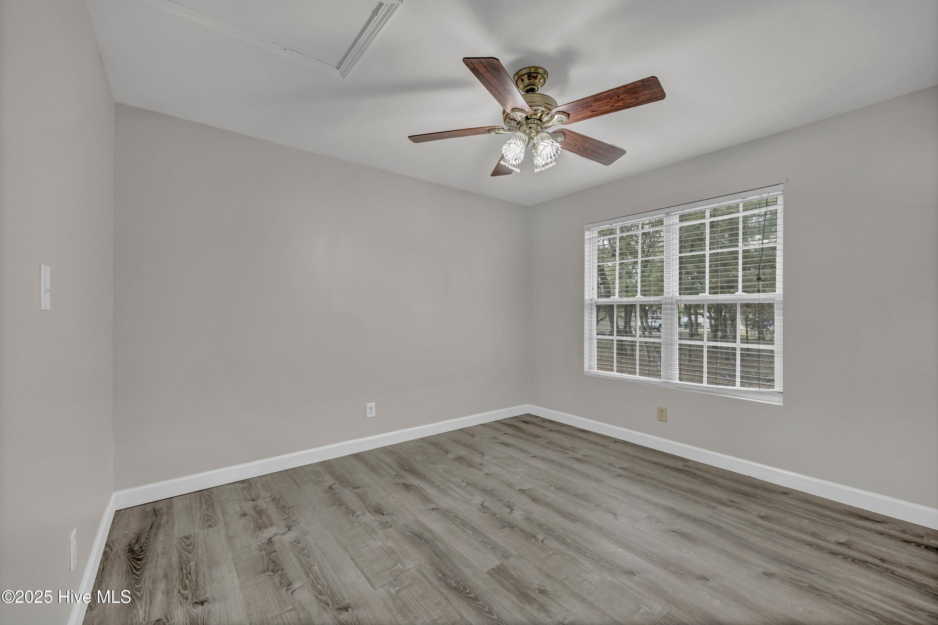 100546992 | Photo 16