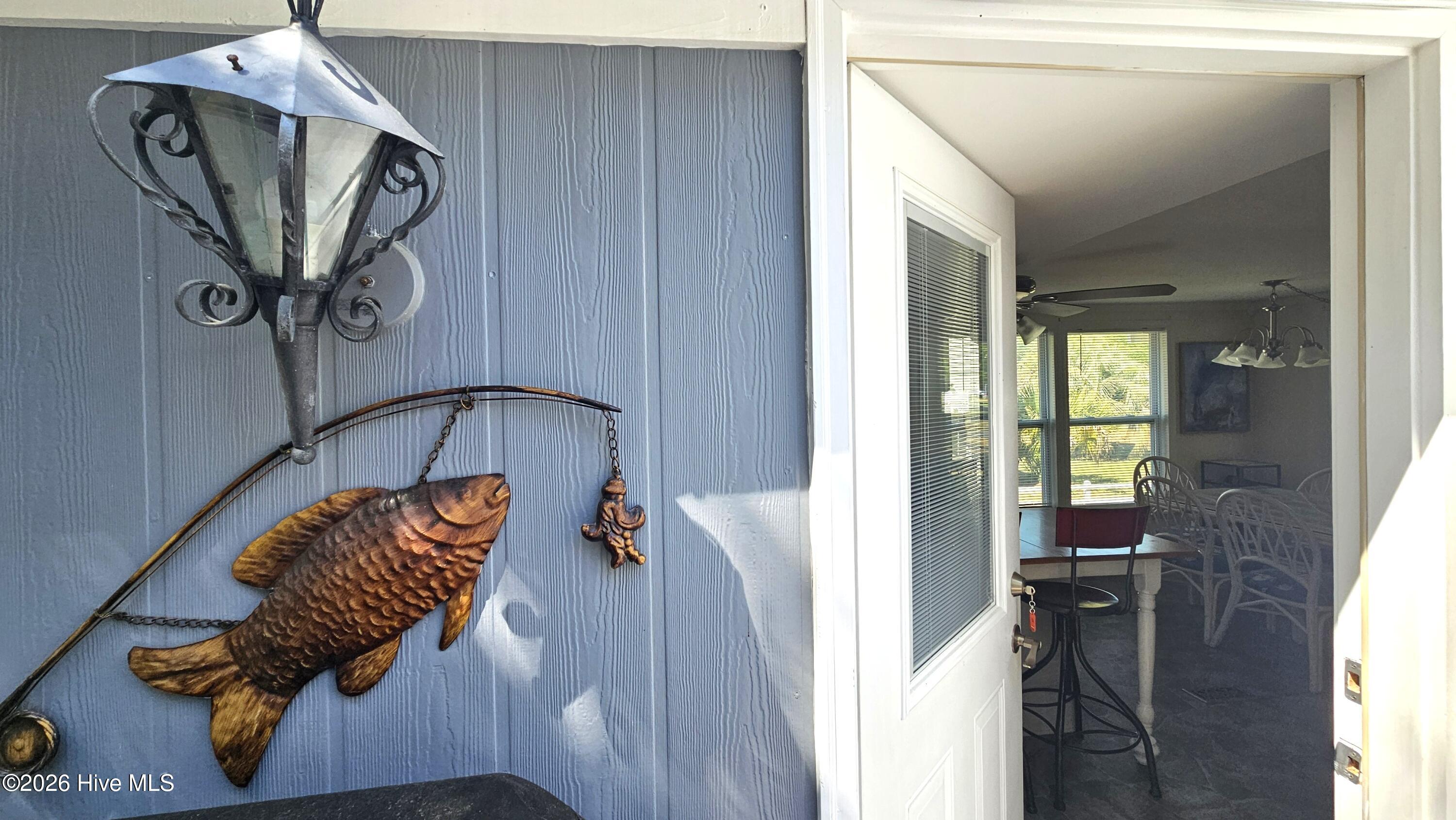 100567850 | Photo 38