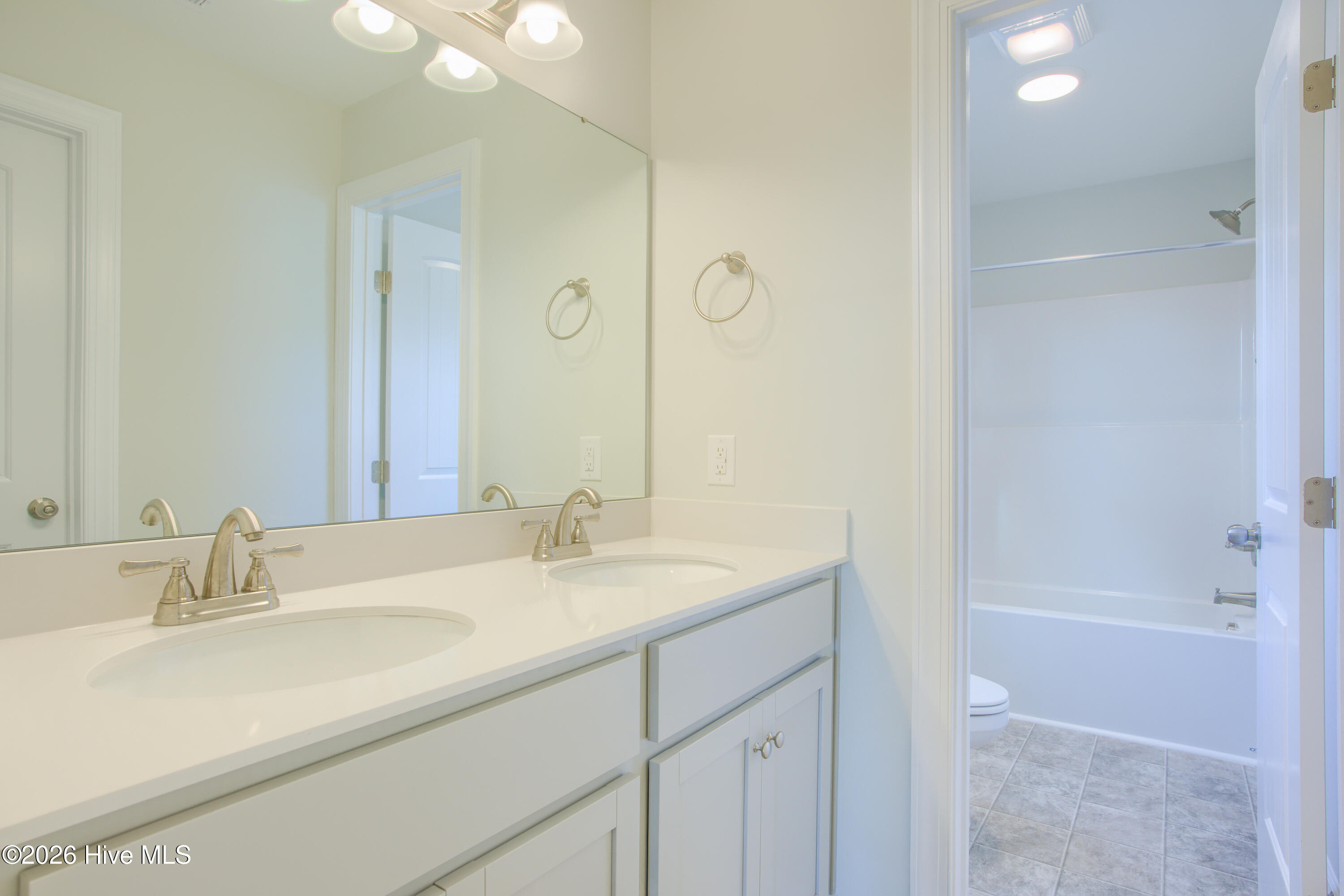 100526871 | Photo 32