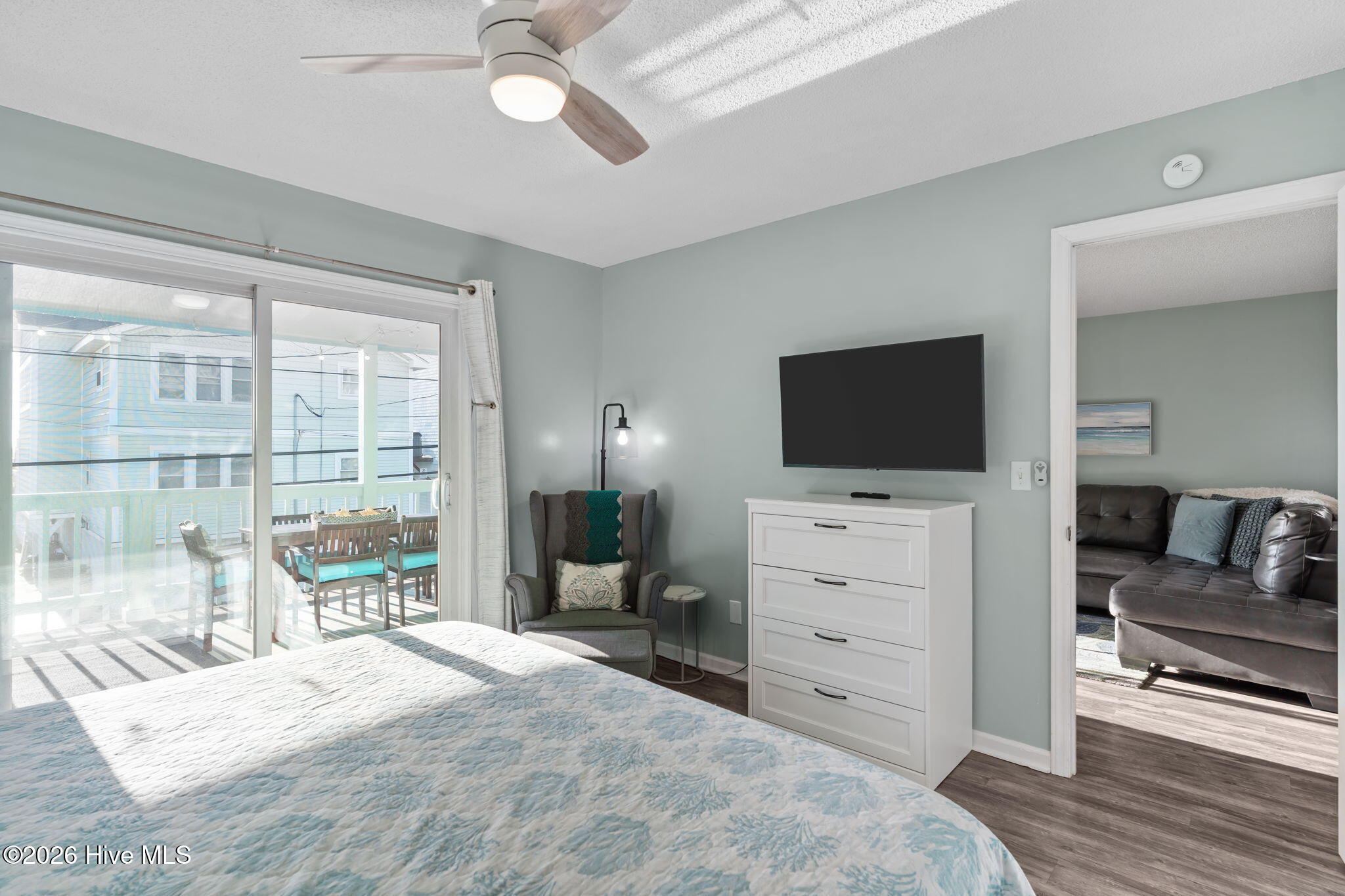 100560937 | Photo 19