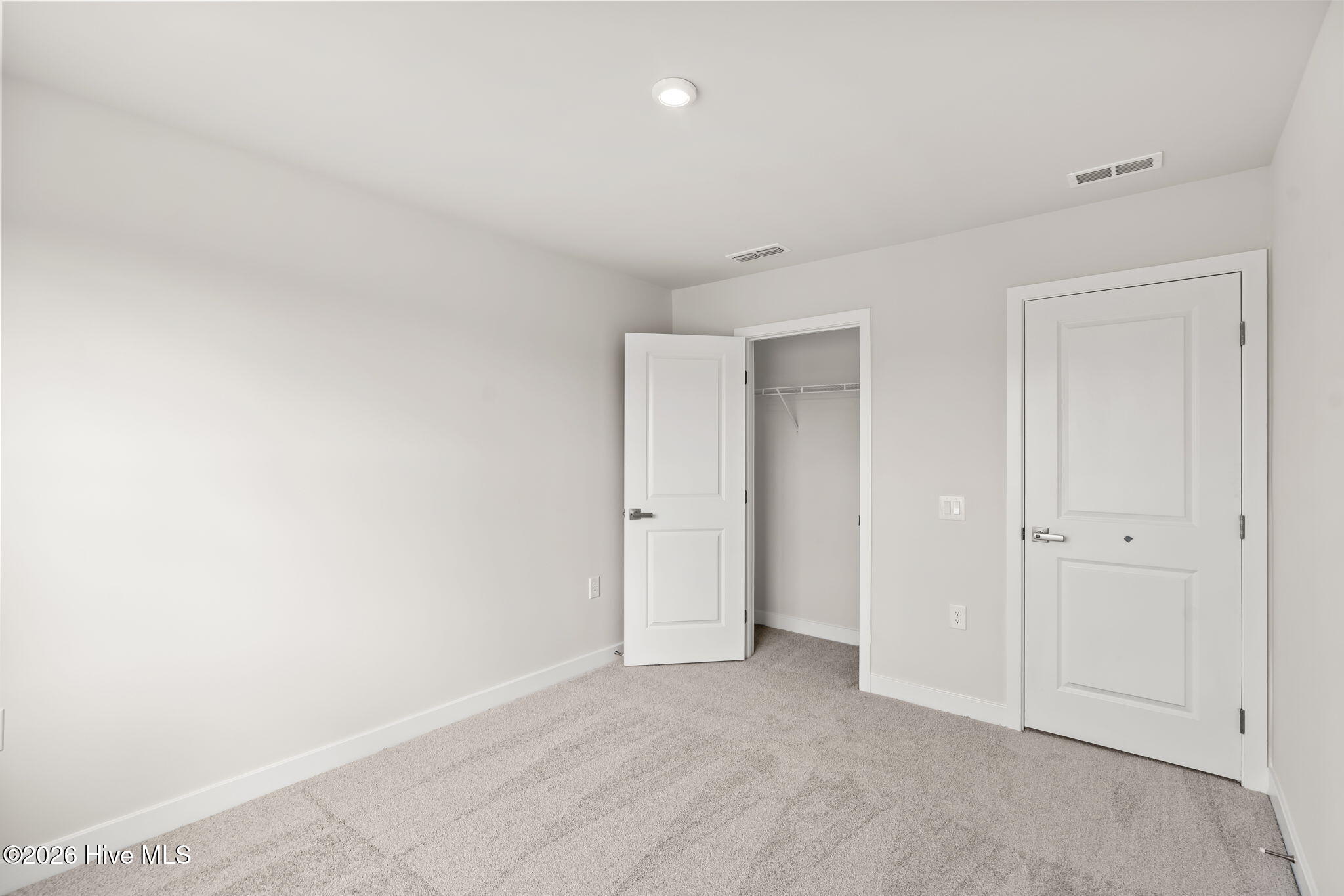 100545673 | Photo 18