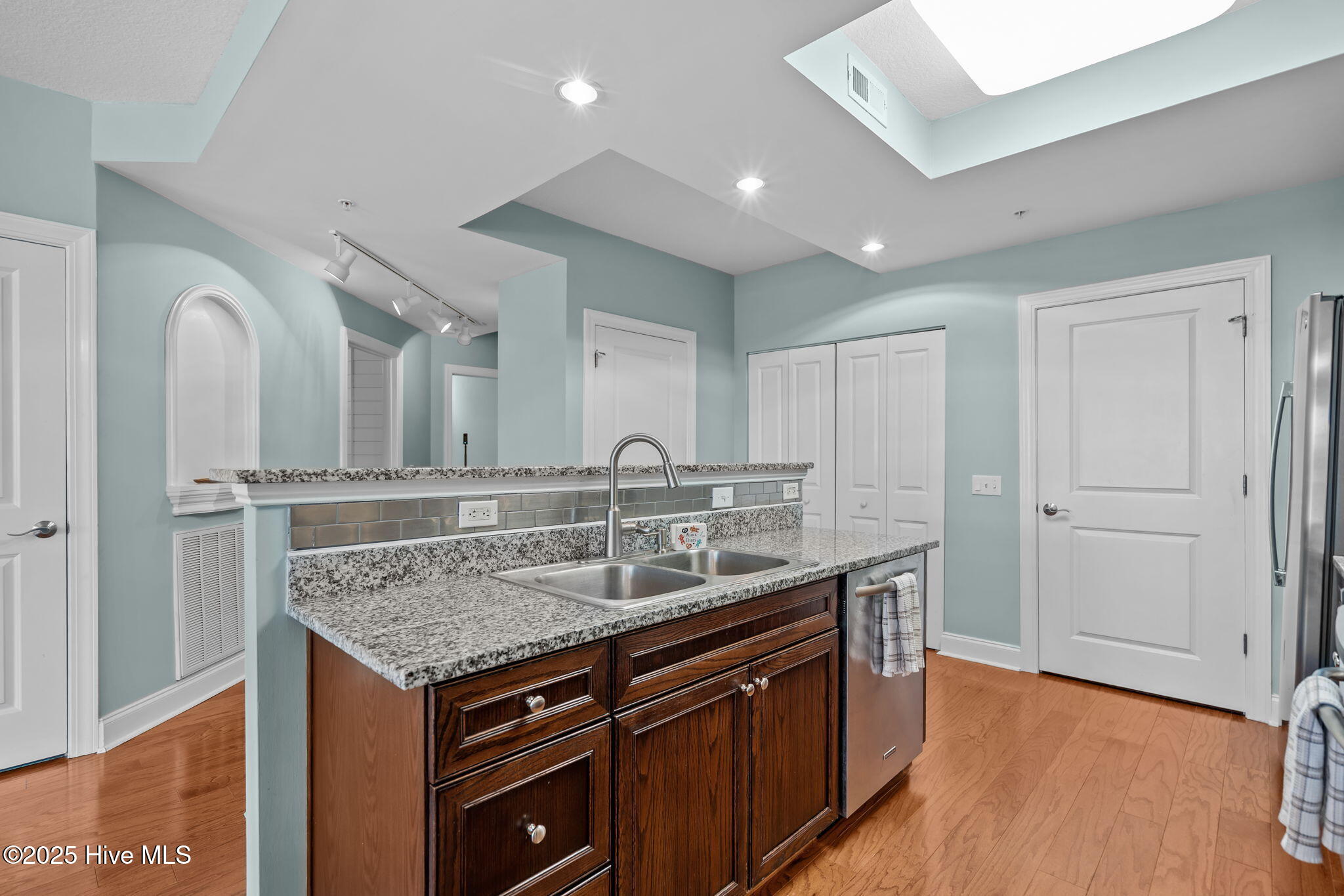 100535787 | Photo 20