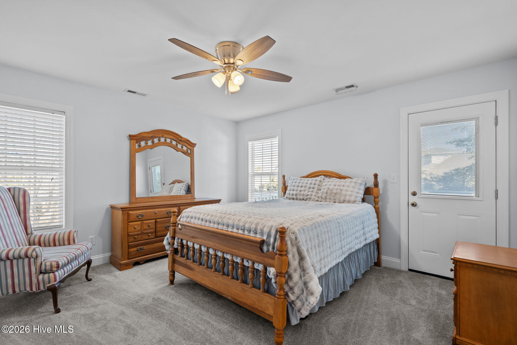 100547752 | Photo 25