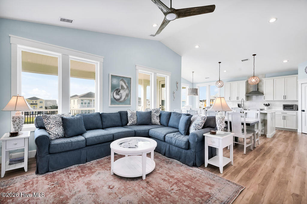 100560016 | Photo 26