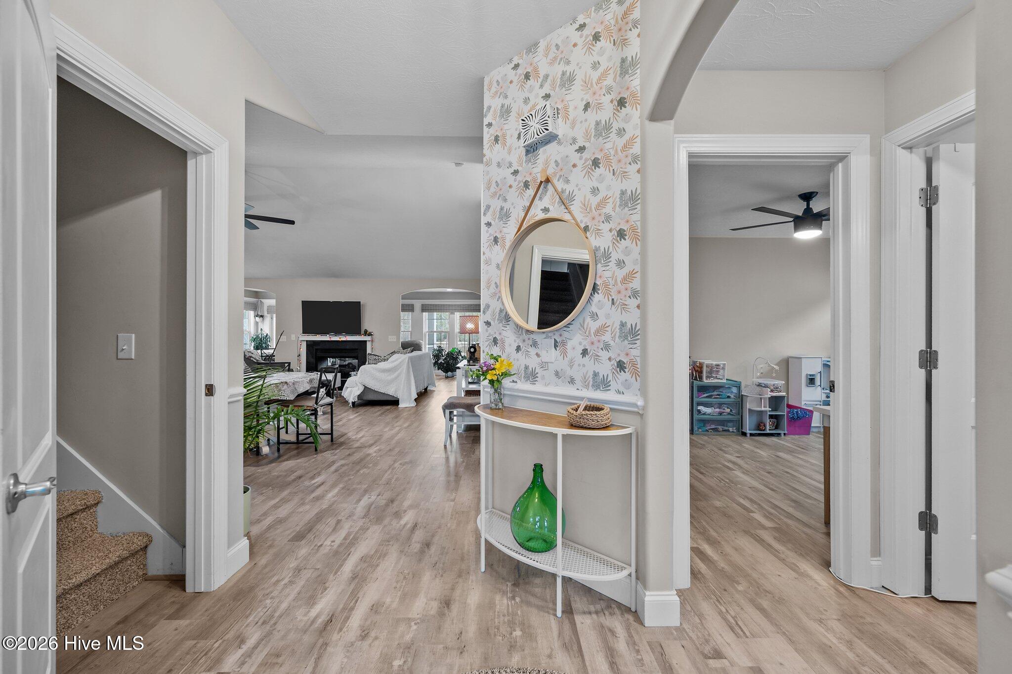 100566120 | Photo 12