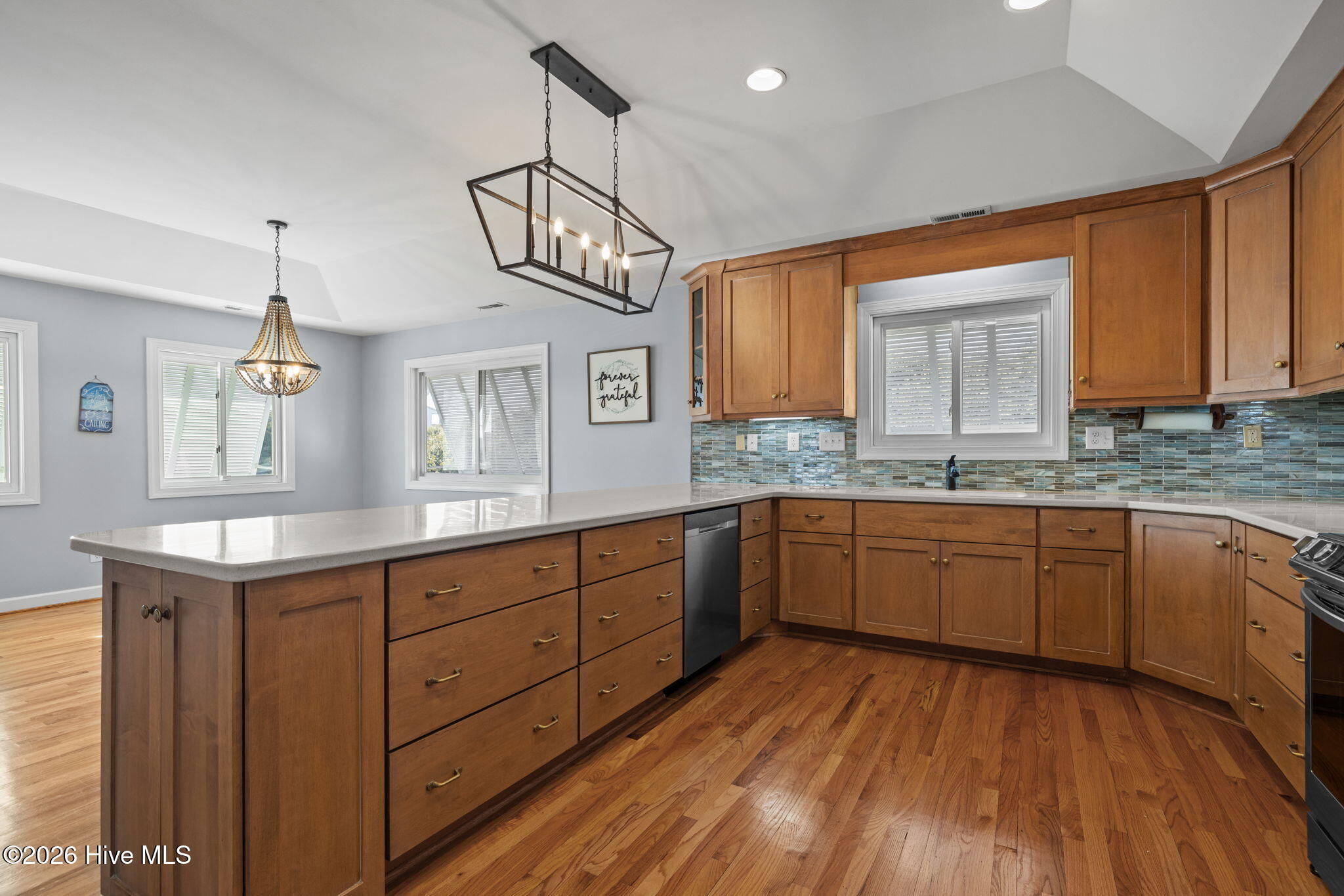 100554841 | Photo 14