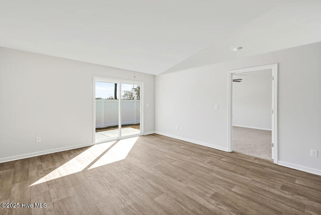 100548507 | Photo 16