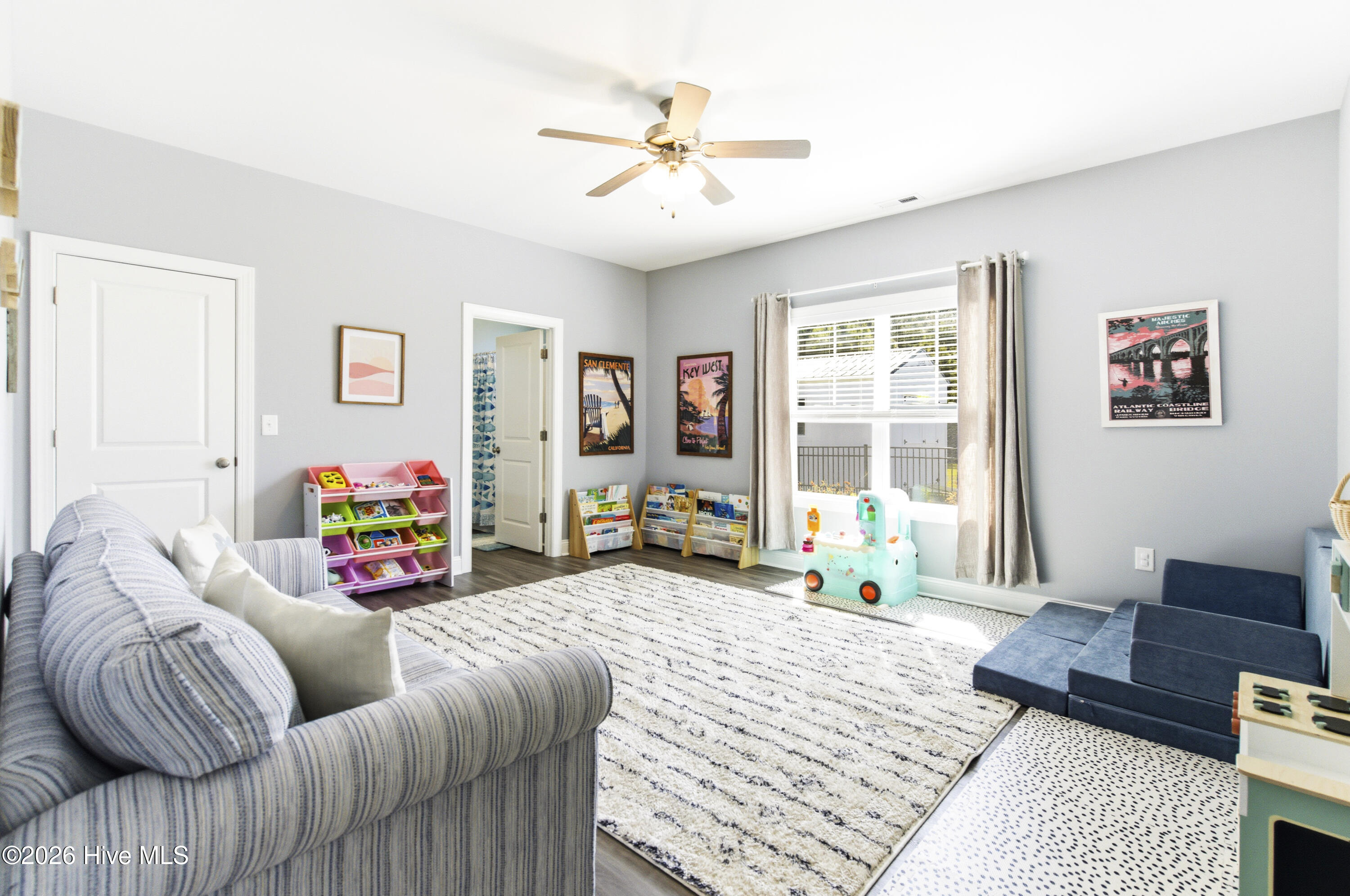 100568018 | Photo 36