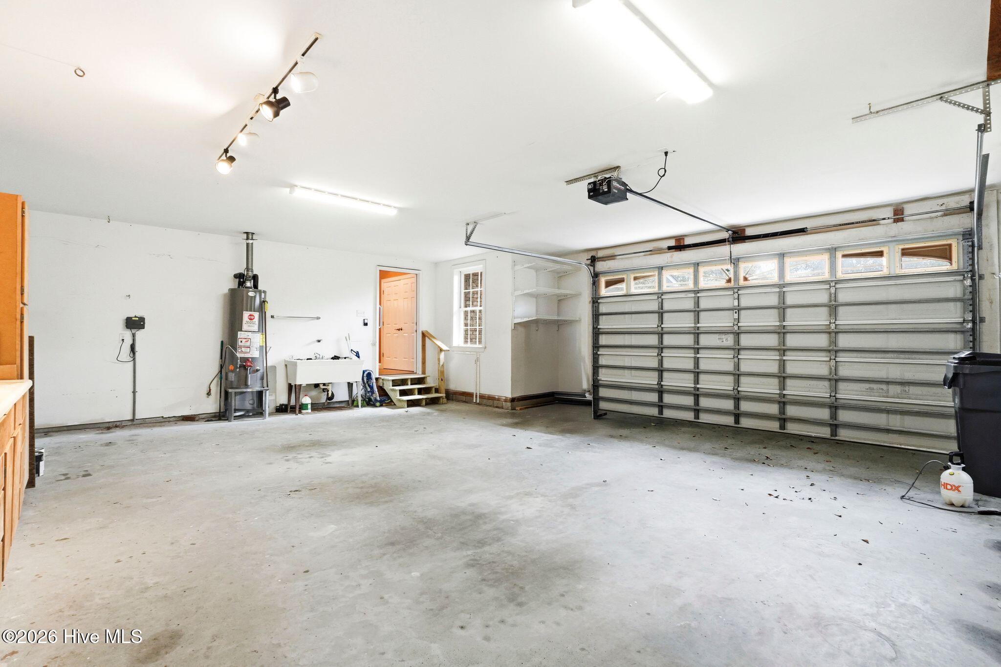 100563594 | Photo 76