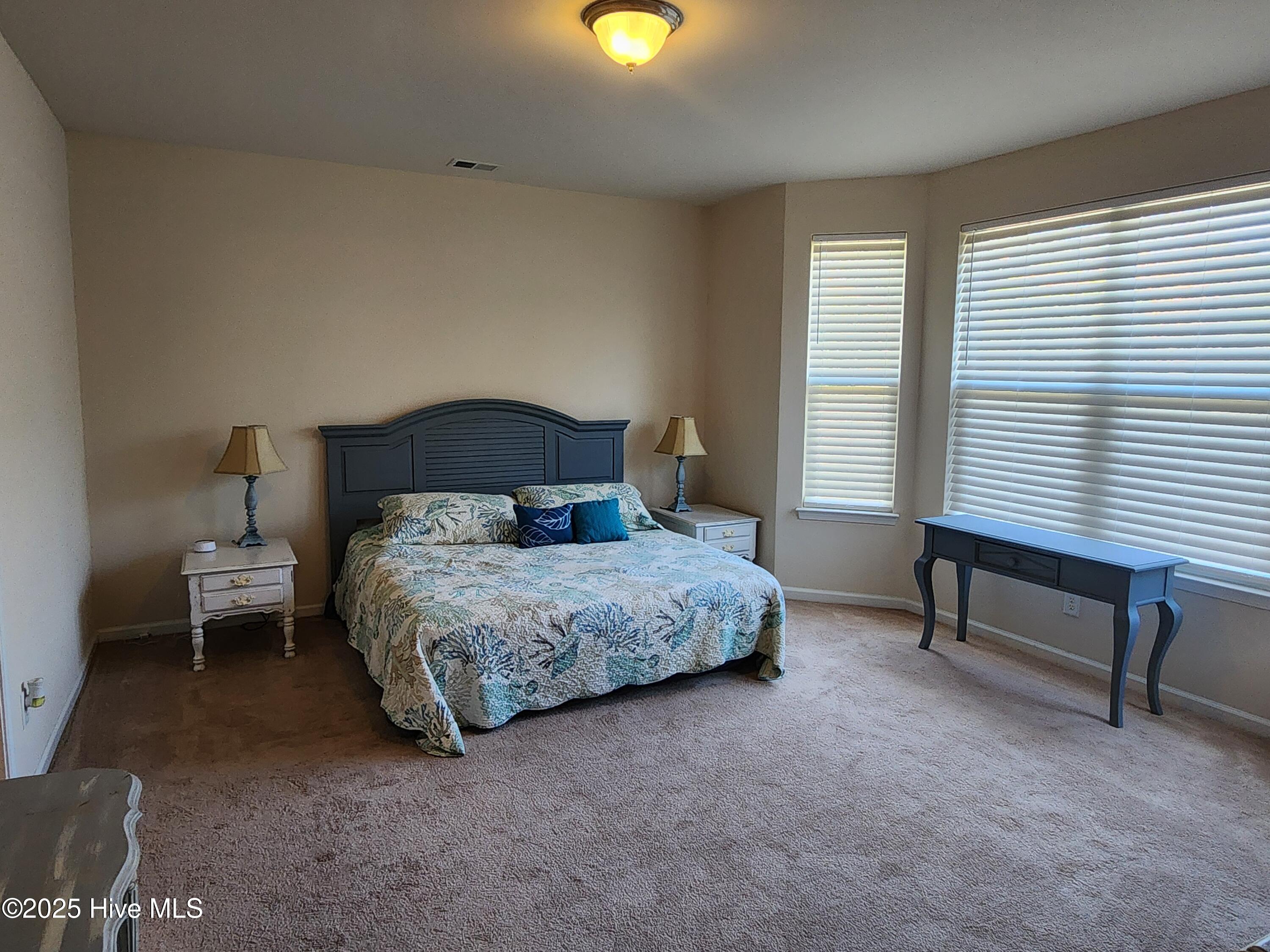 100540415 | Photo 11