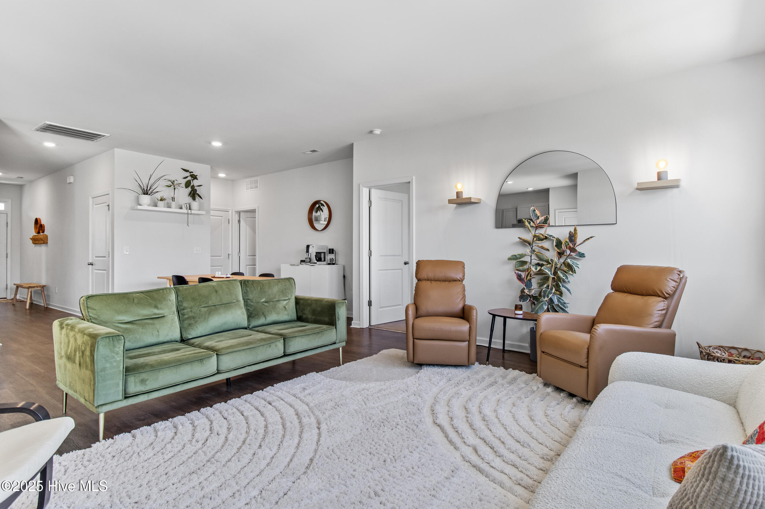 100535105 | Photo 23