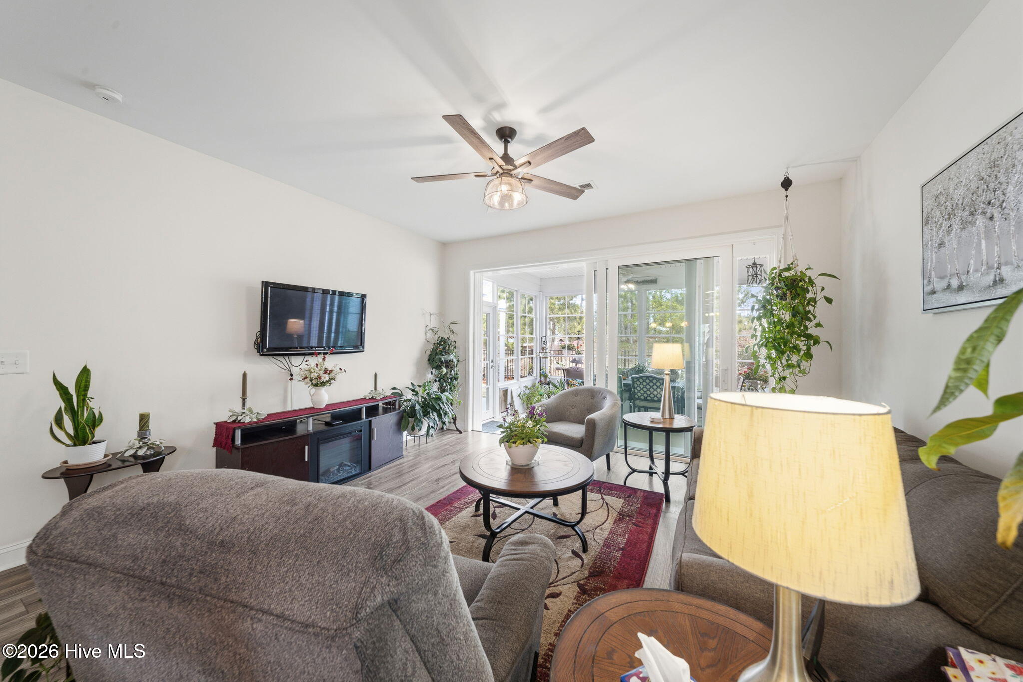 100565858 | Photo 24