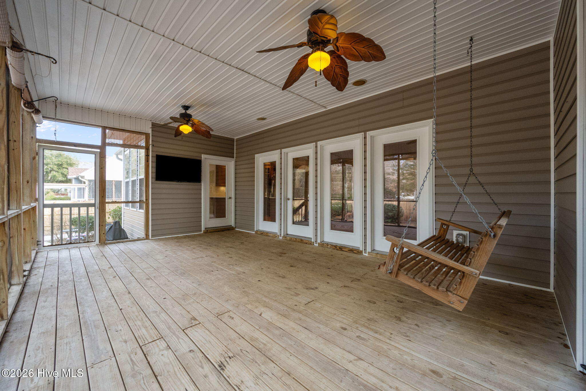 100552888 | Photo 42