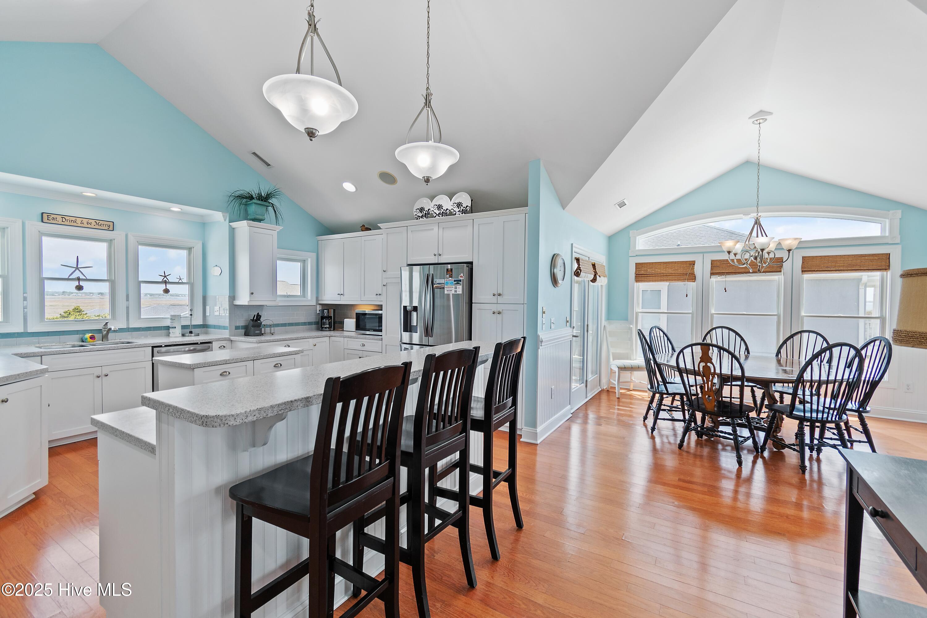 100504065 | Photo 35