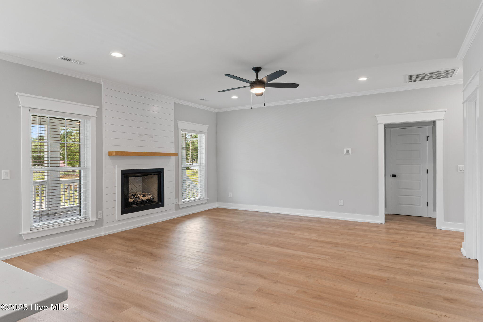 100479579 | Photo 28