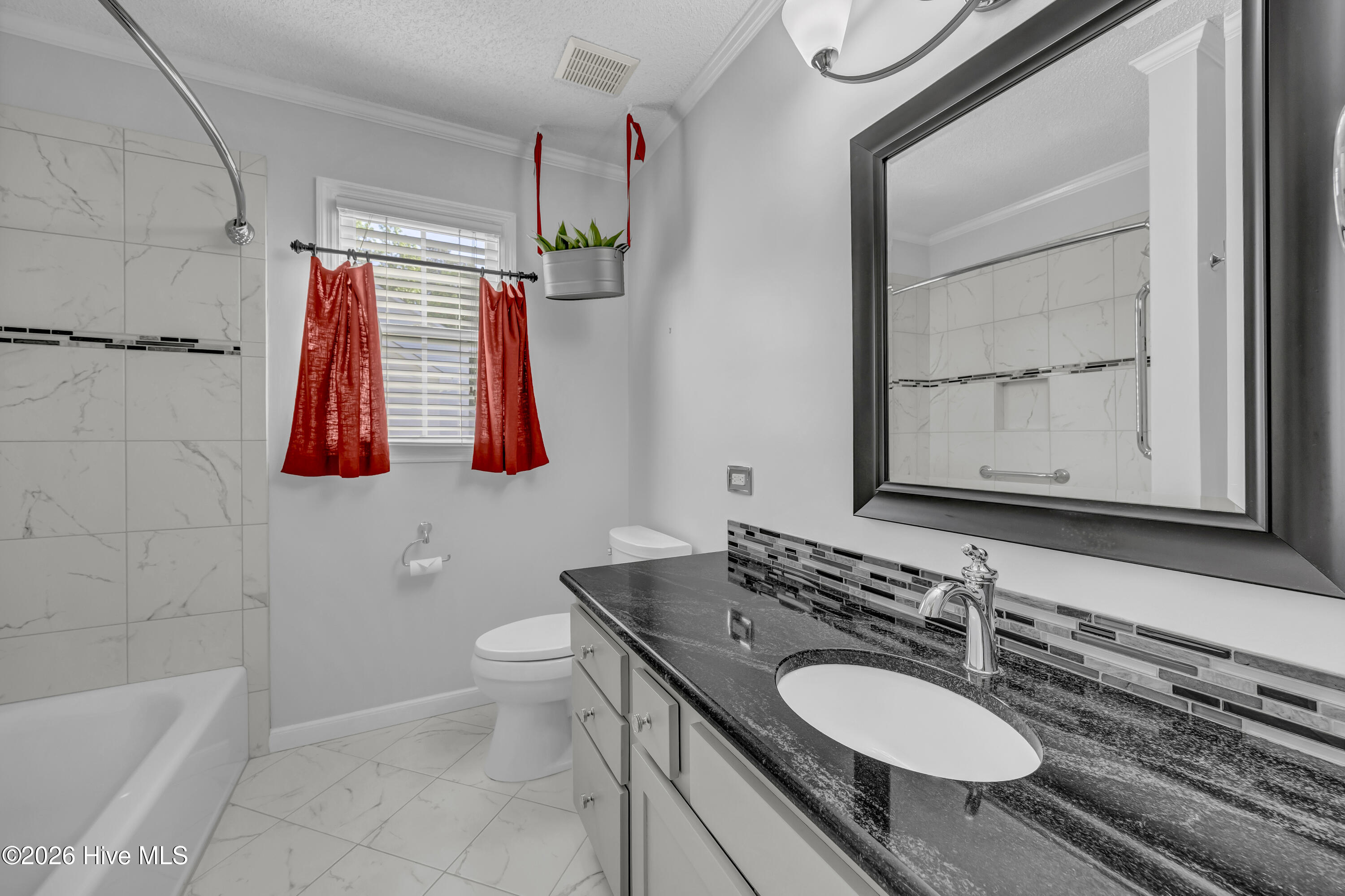 100567134 | Photo 19