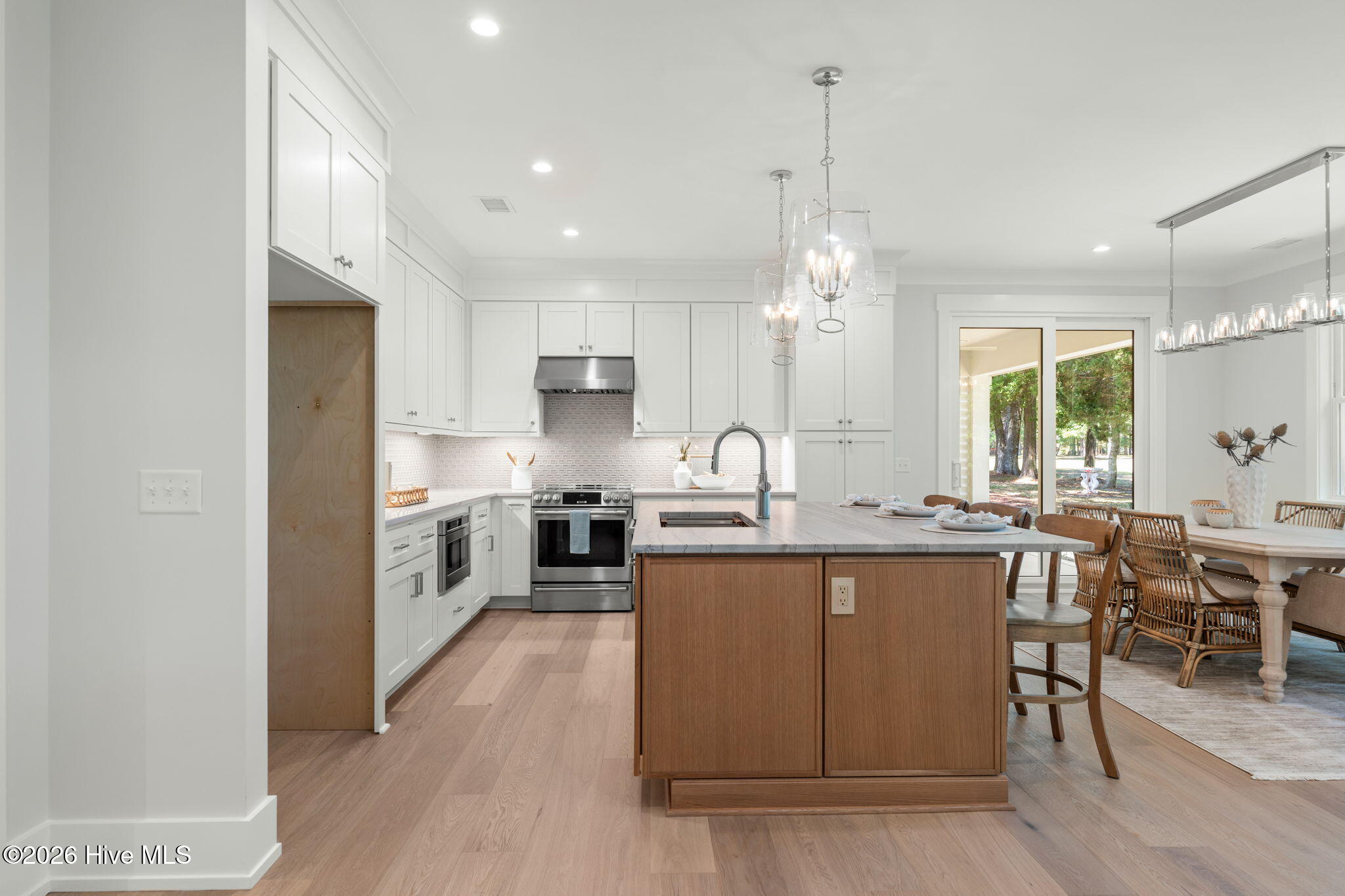 100568916 | Photo 21