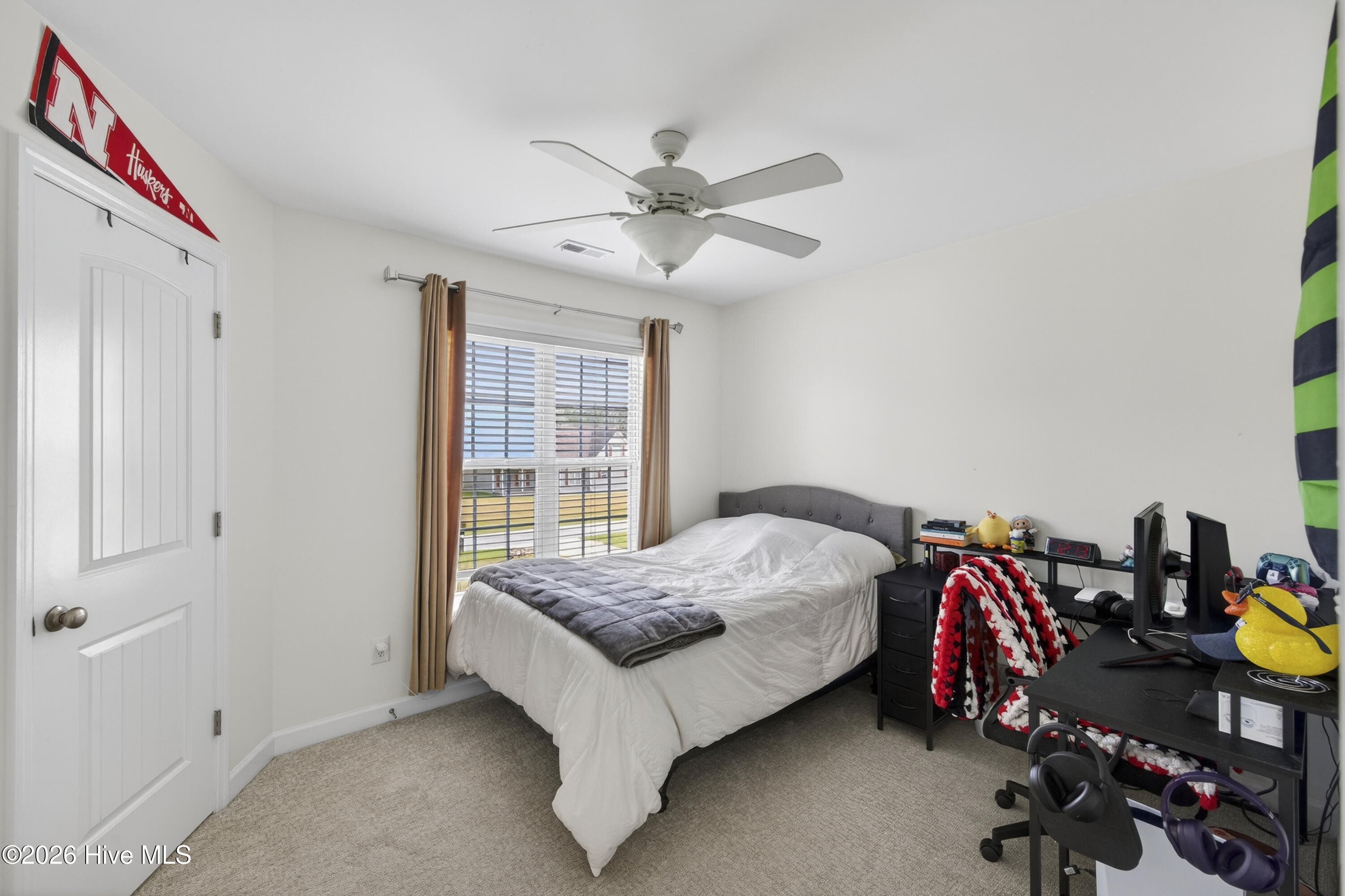 100565225 | Photo 40