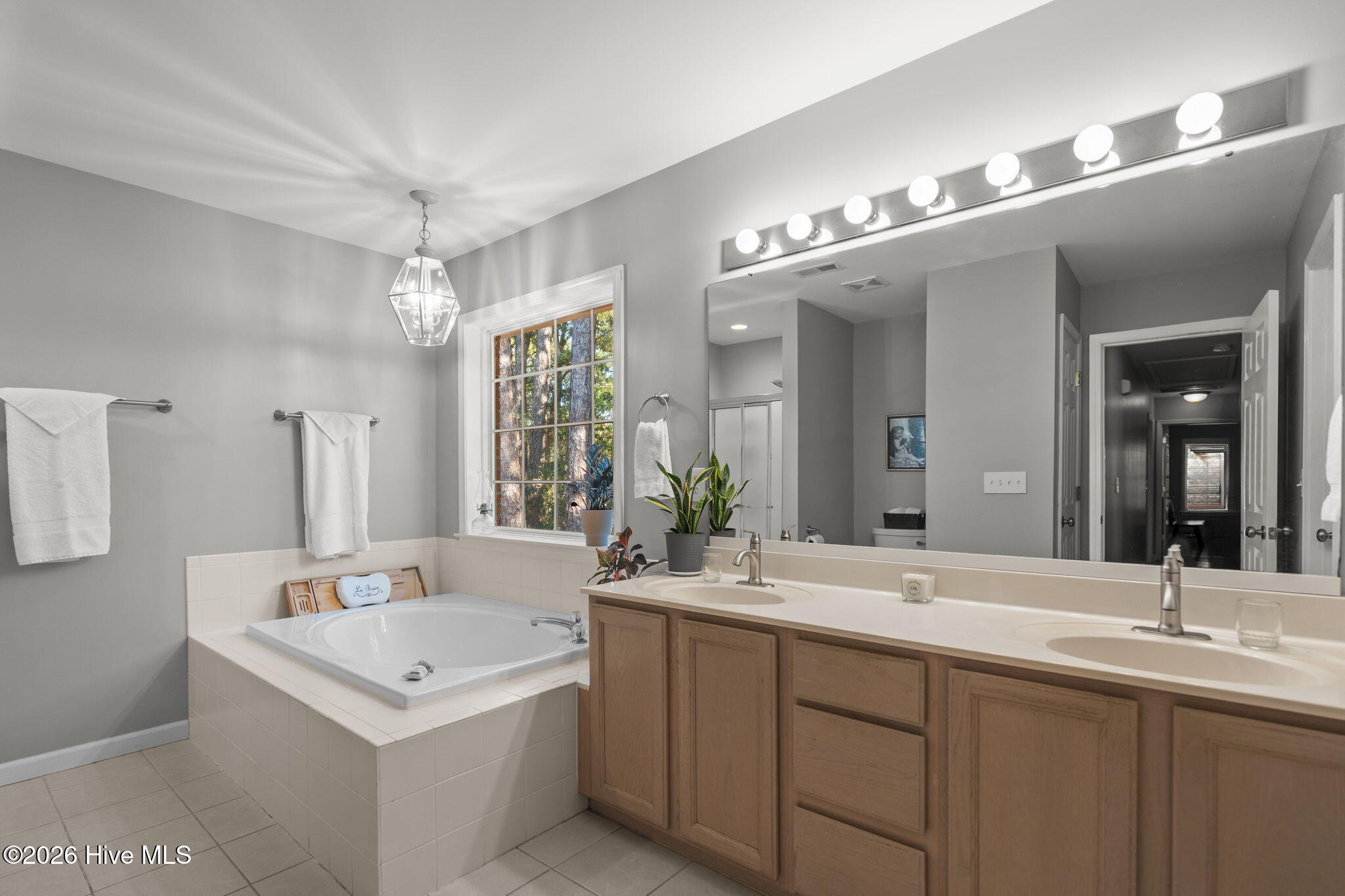 100552343 | Photo 19