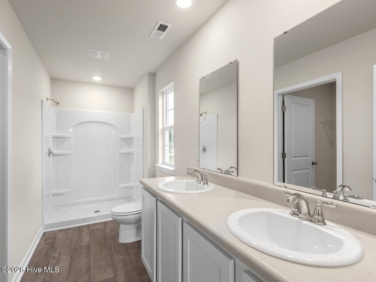 100547921 | Photo 18