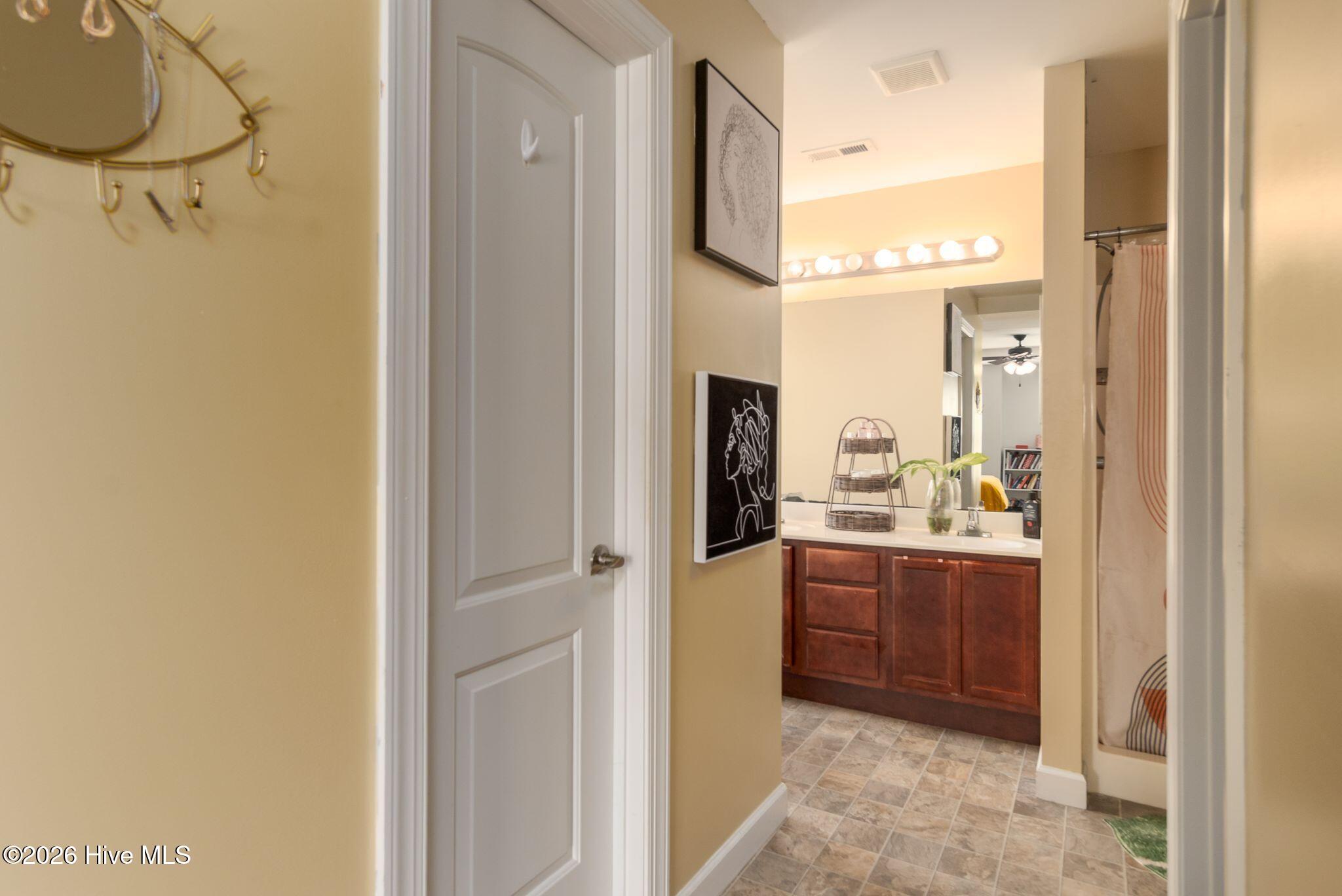 100565163 | Photo 26