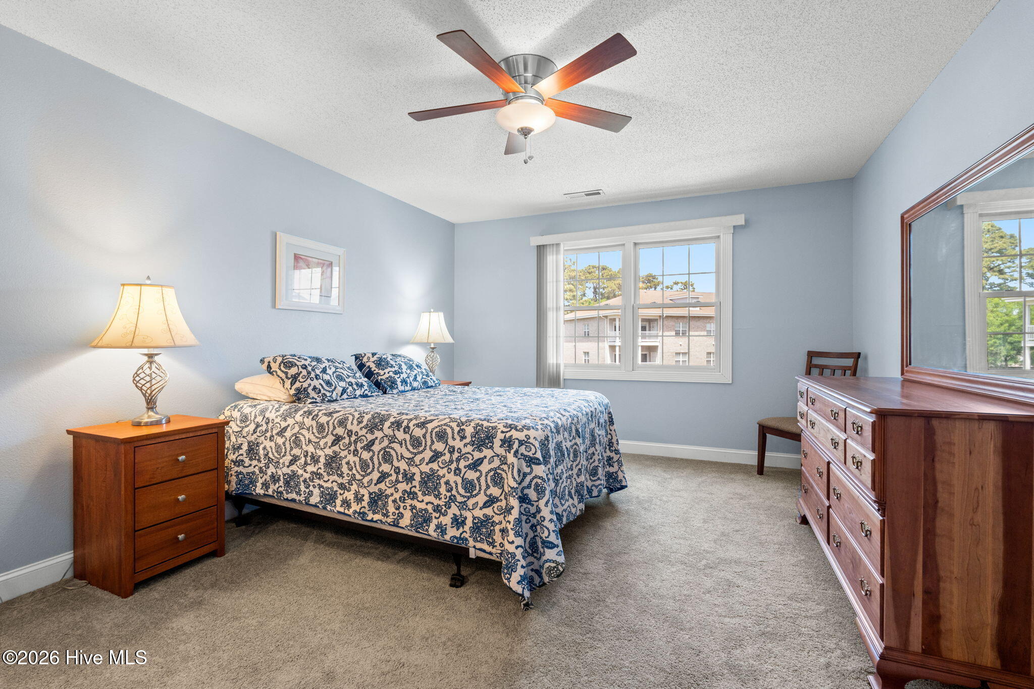 100569270 | Photo 19