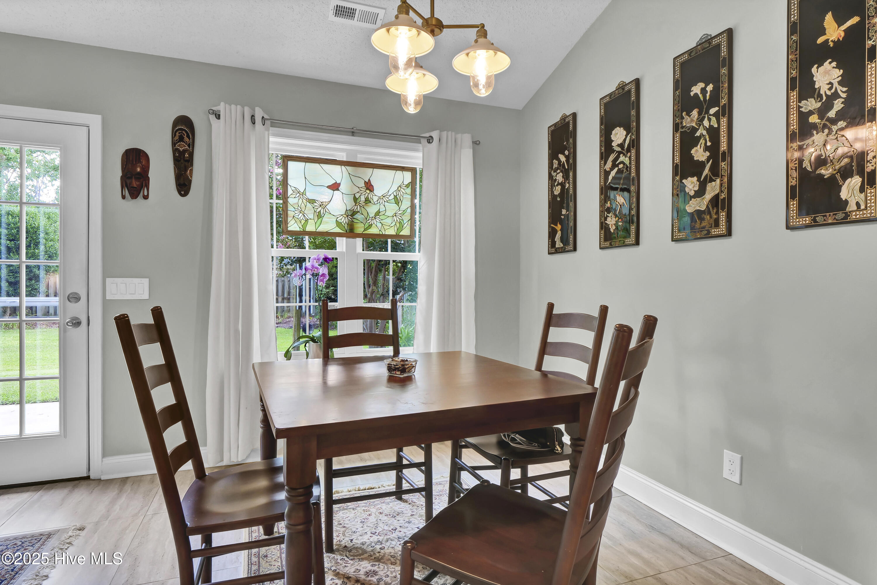 100521684 | Photo 11