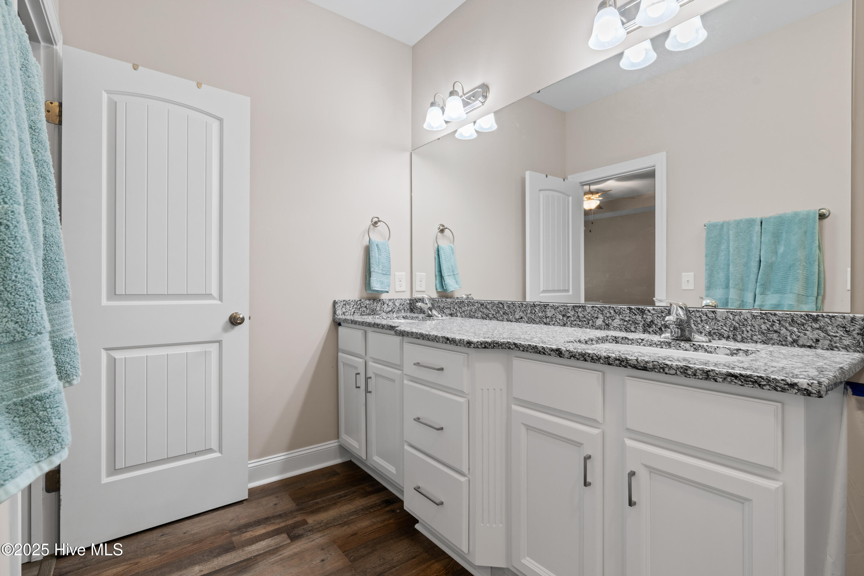 100518721 | Photo 27