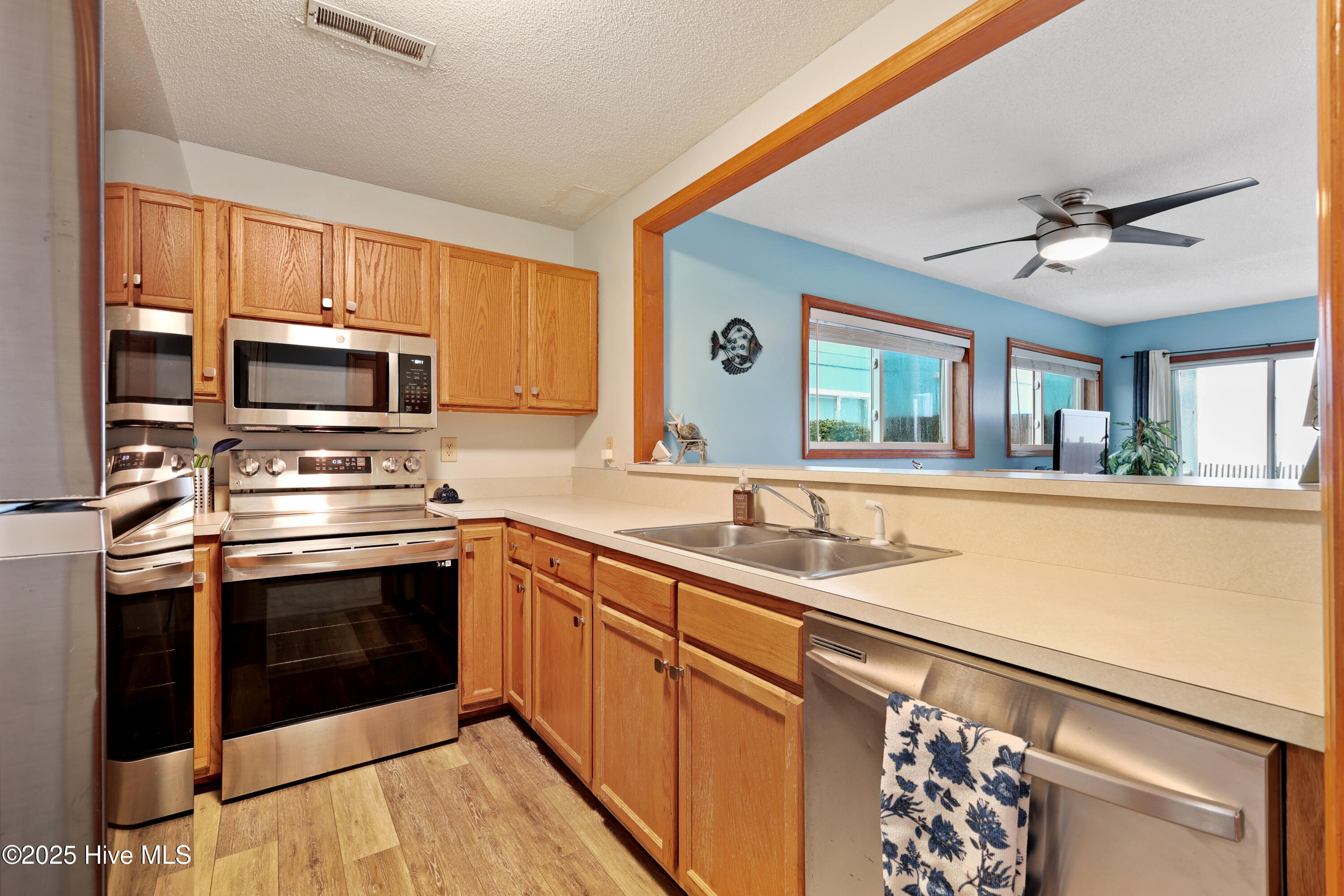 100534466 | Photo 15