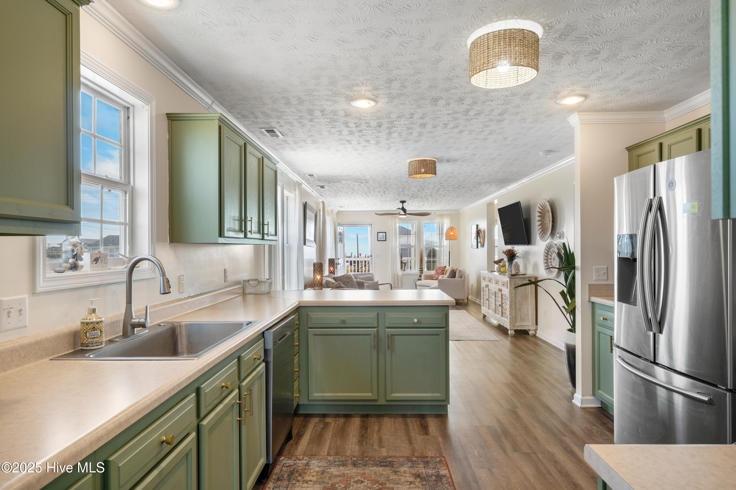 100544143 | Photo 10