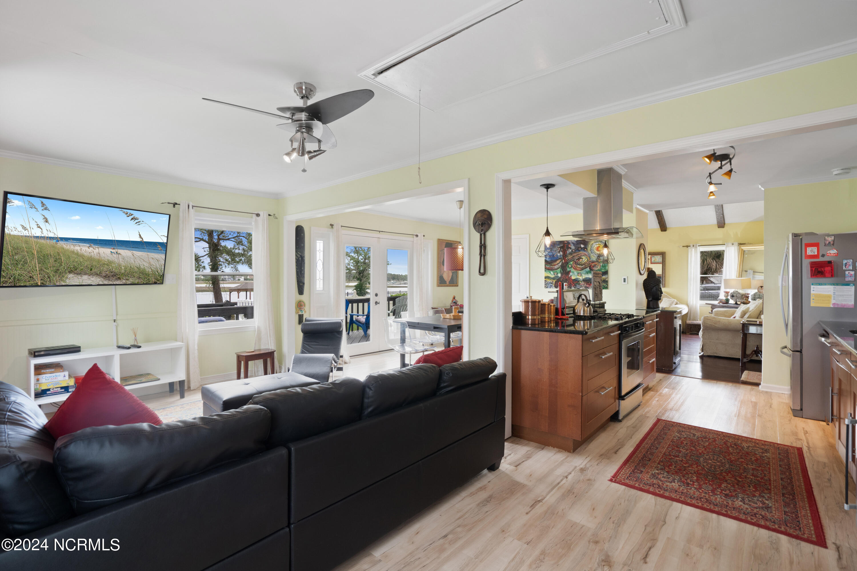 100560914 | Photo 12