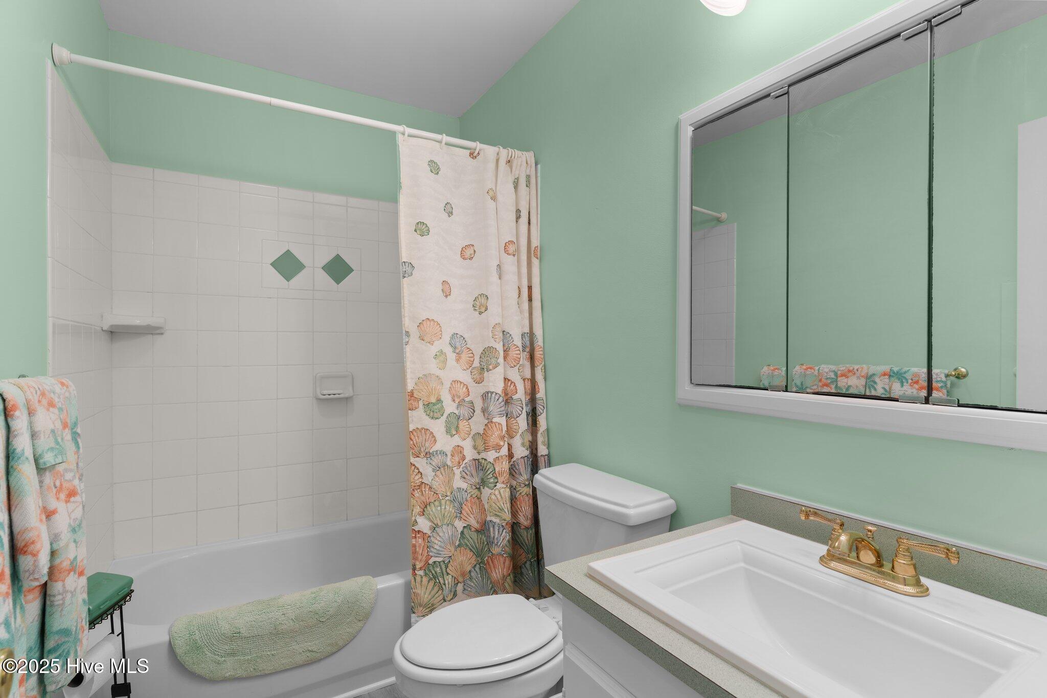 100494109 | Photo 22