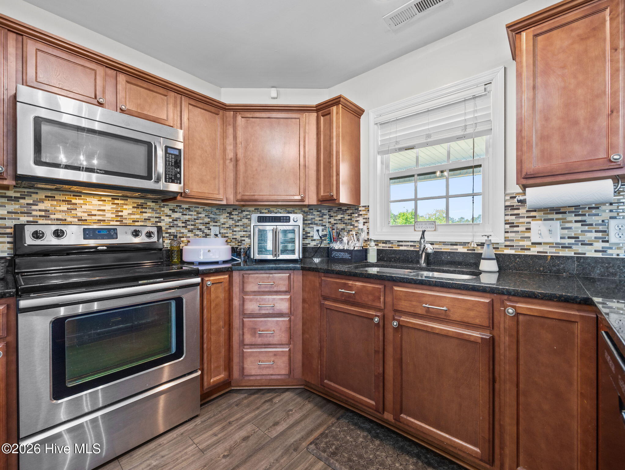 100569834 | Photo 15