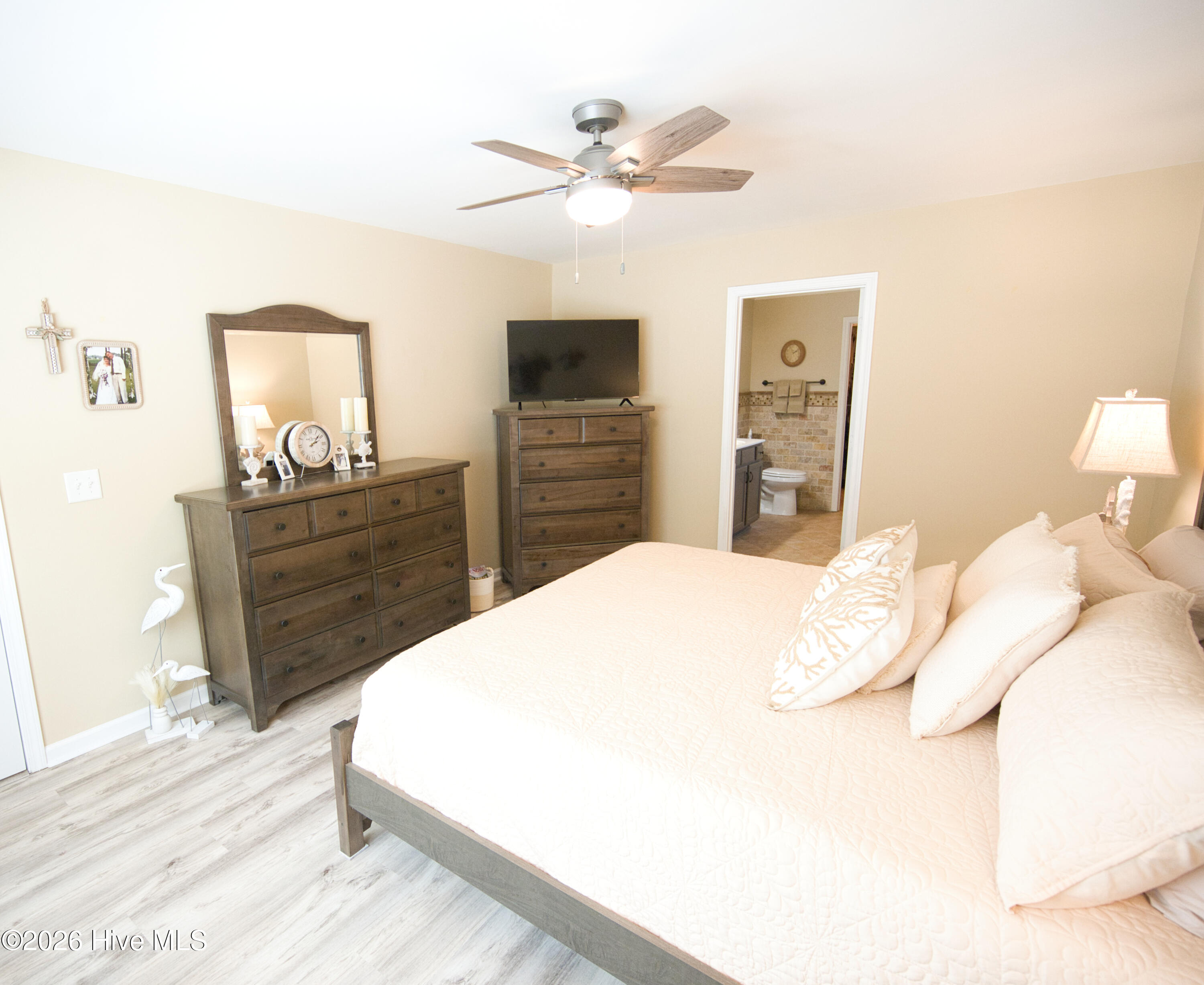 100569889 | Photo 34