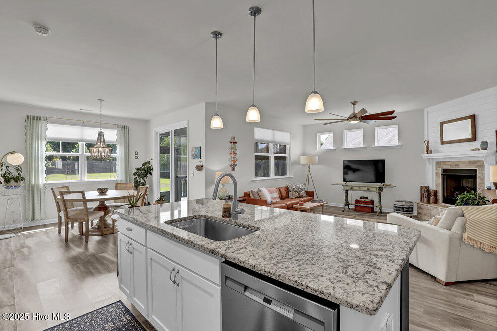 239 Seneca Reef Drive, Hampstead, NC 28443 – photo 8: Kitchen