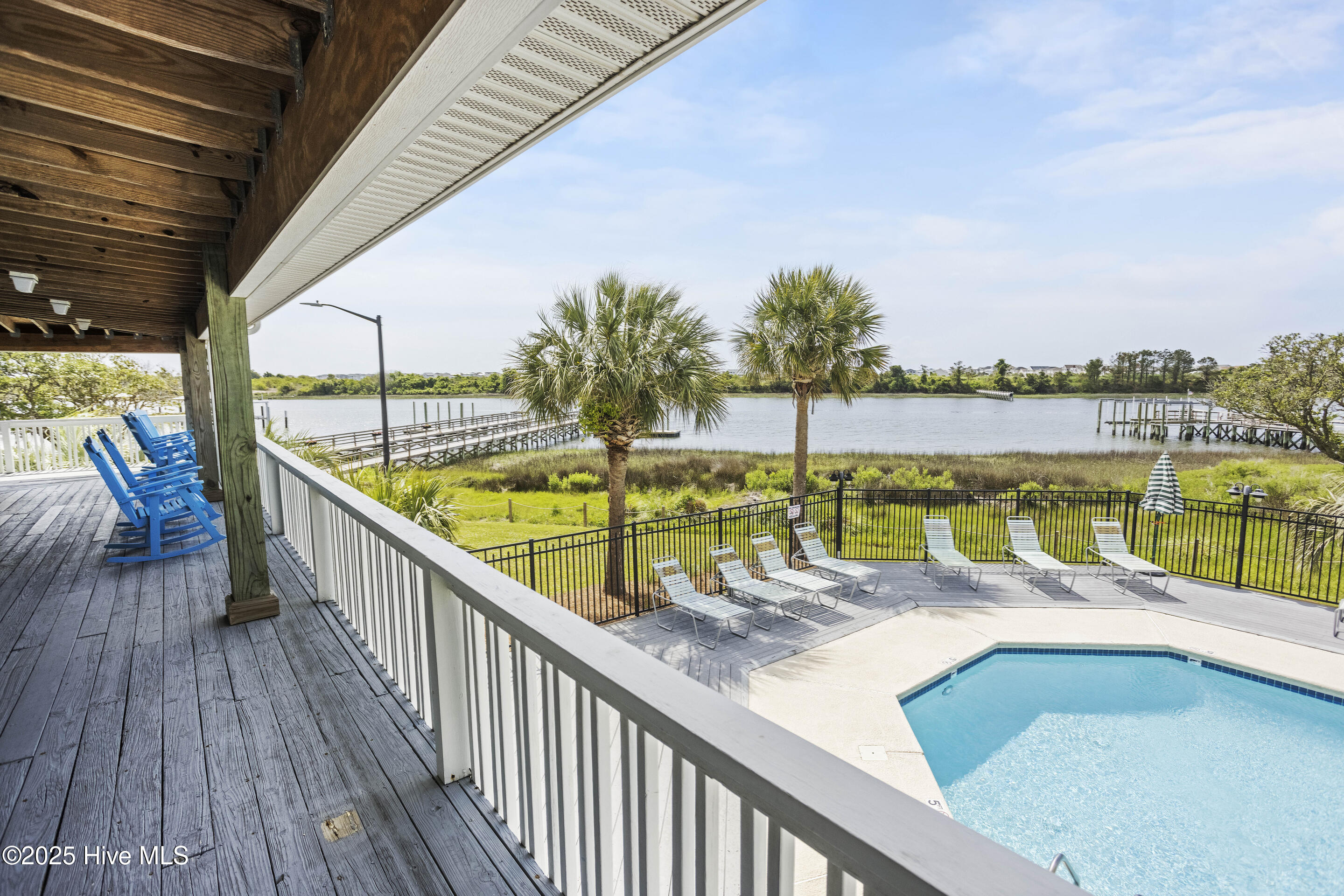 100537718 | Photo 17