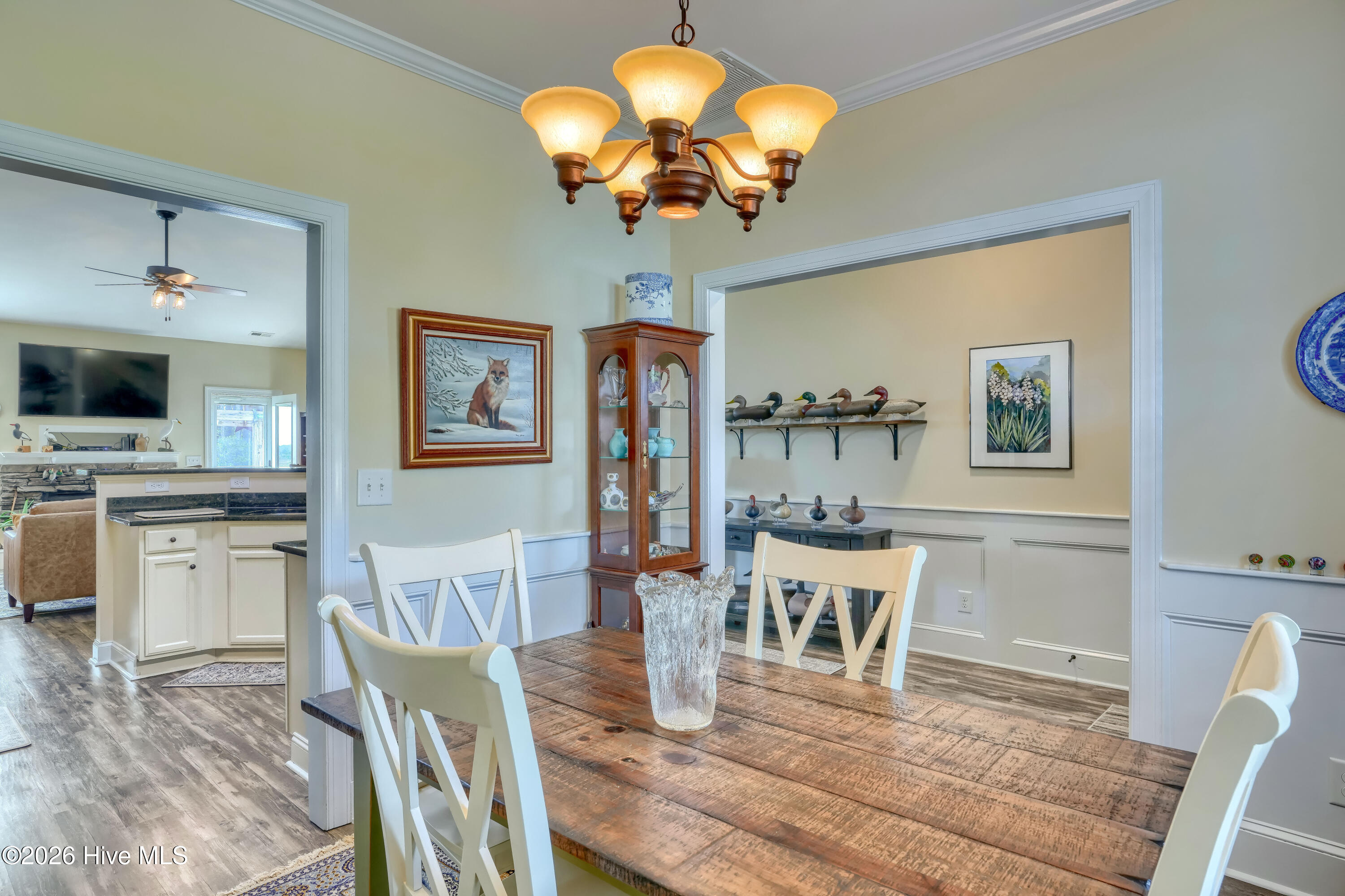 100563582 | Photo 16