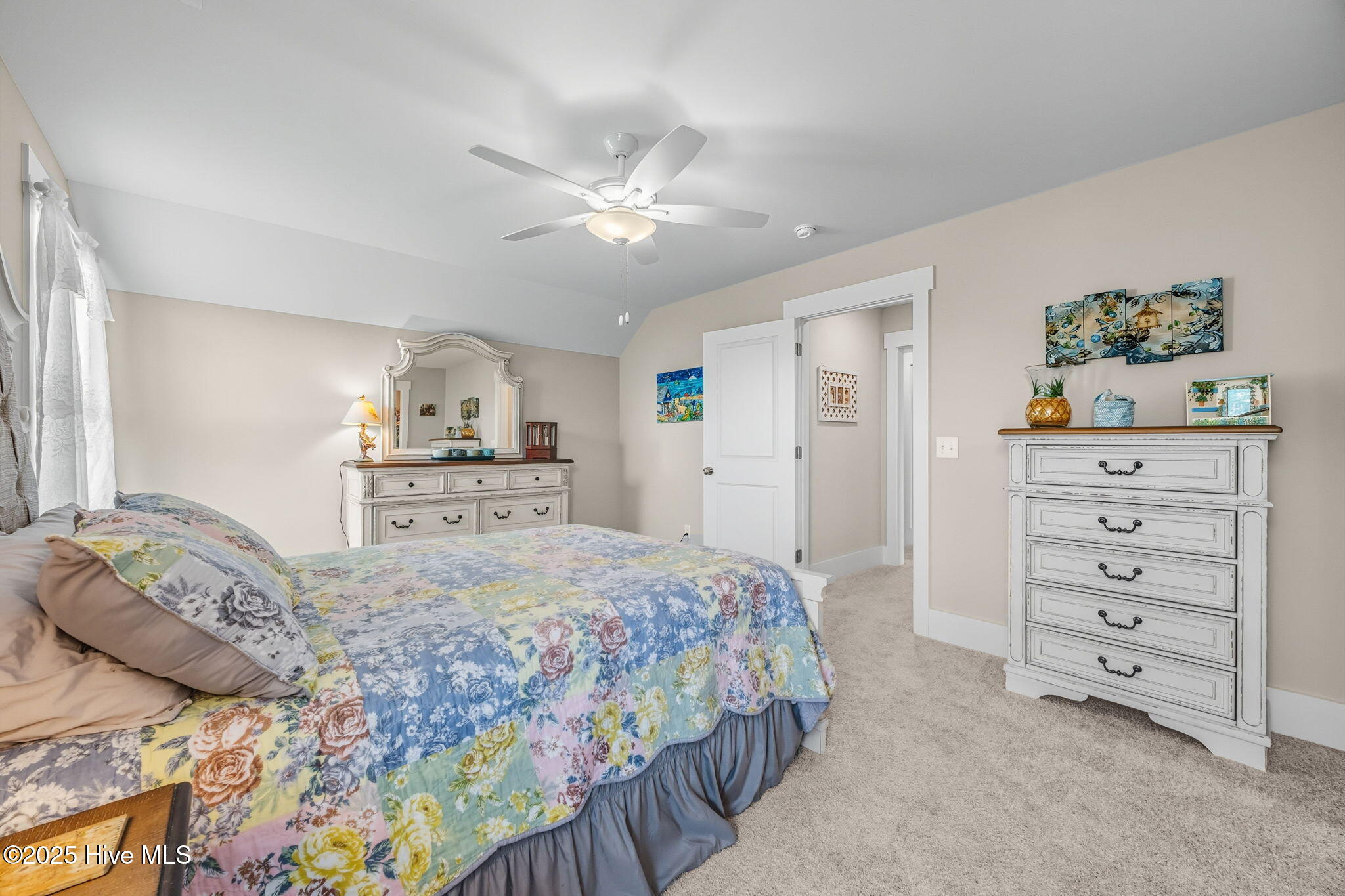 100533920 | Photo 30